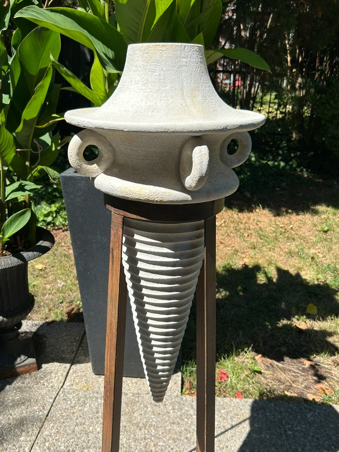 Unique Decorative Garden Art Stand image indicator(3)