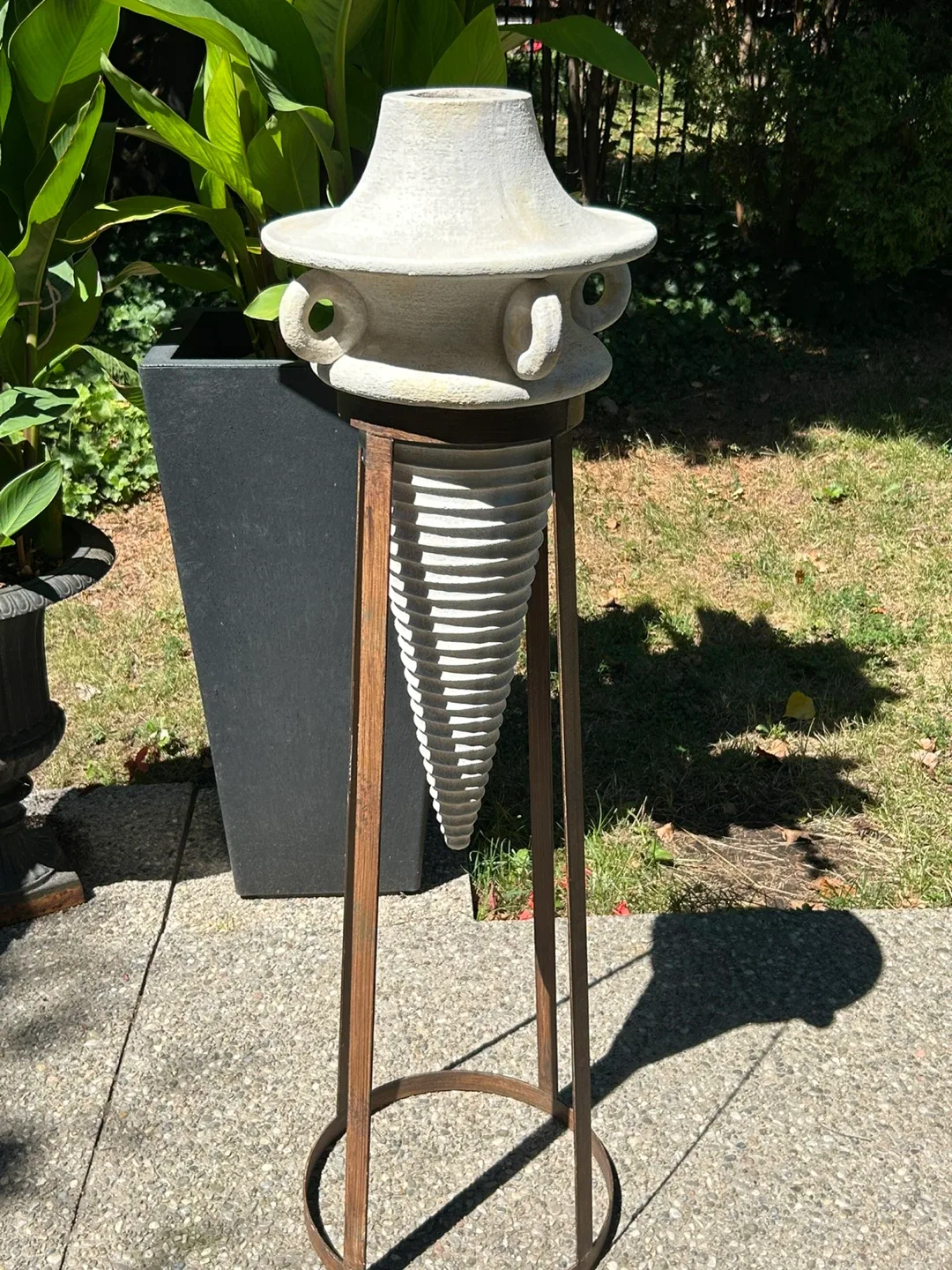 Unique Decorative Garden Art Stand image indicator(2)