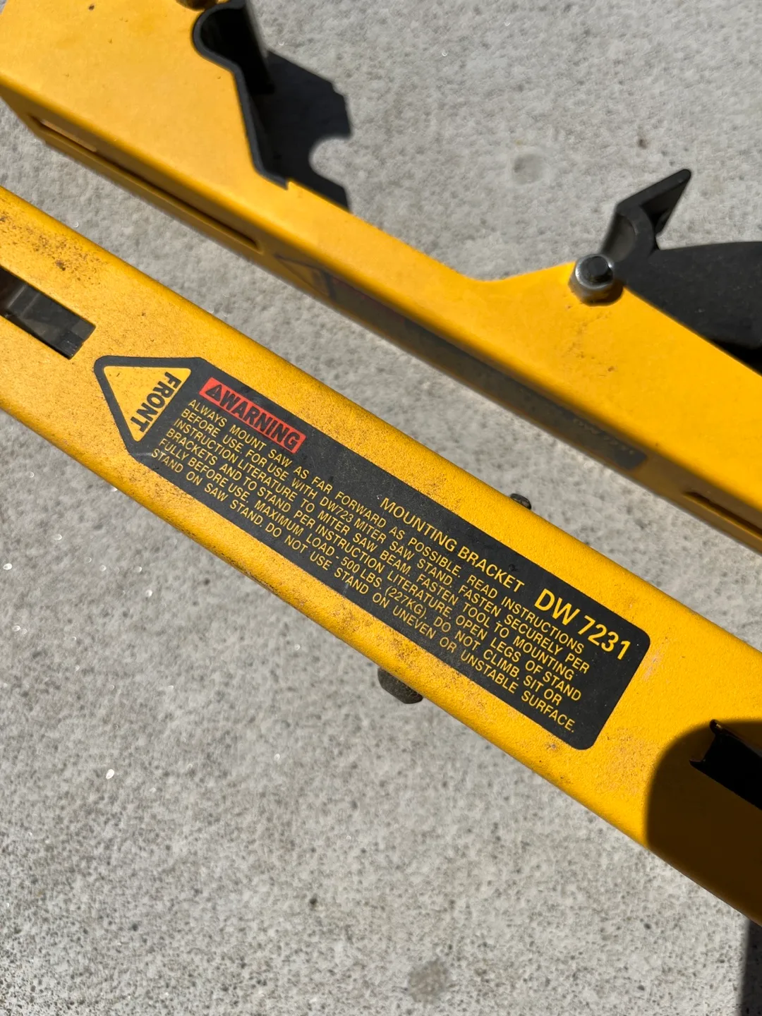 DeWalt DW7231 Miter Saw Mounting Brackets image indicator(2)