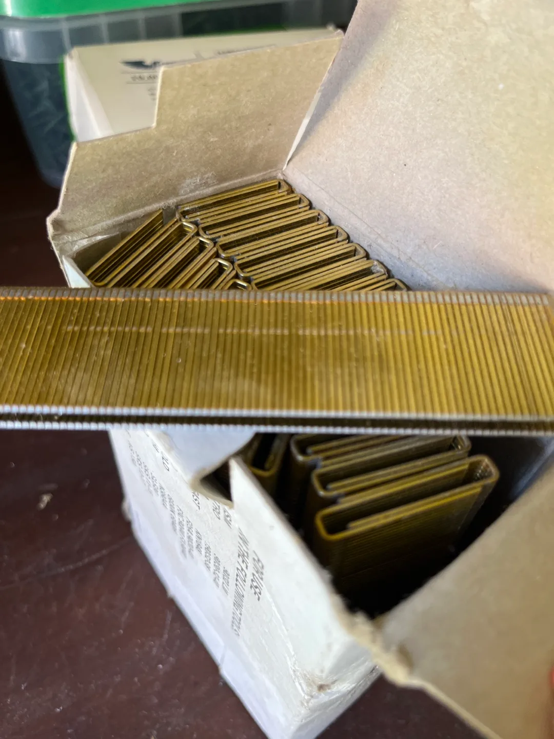 18 Ga. Narrow Crown Galvanized Staples image indicator(2)