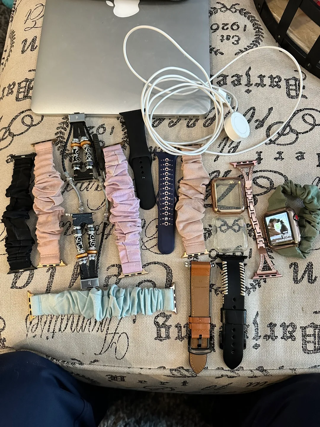 Apple Watch Series 3 42mm + Bands image indicator(4)