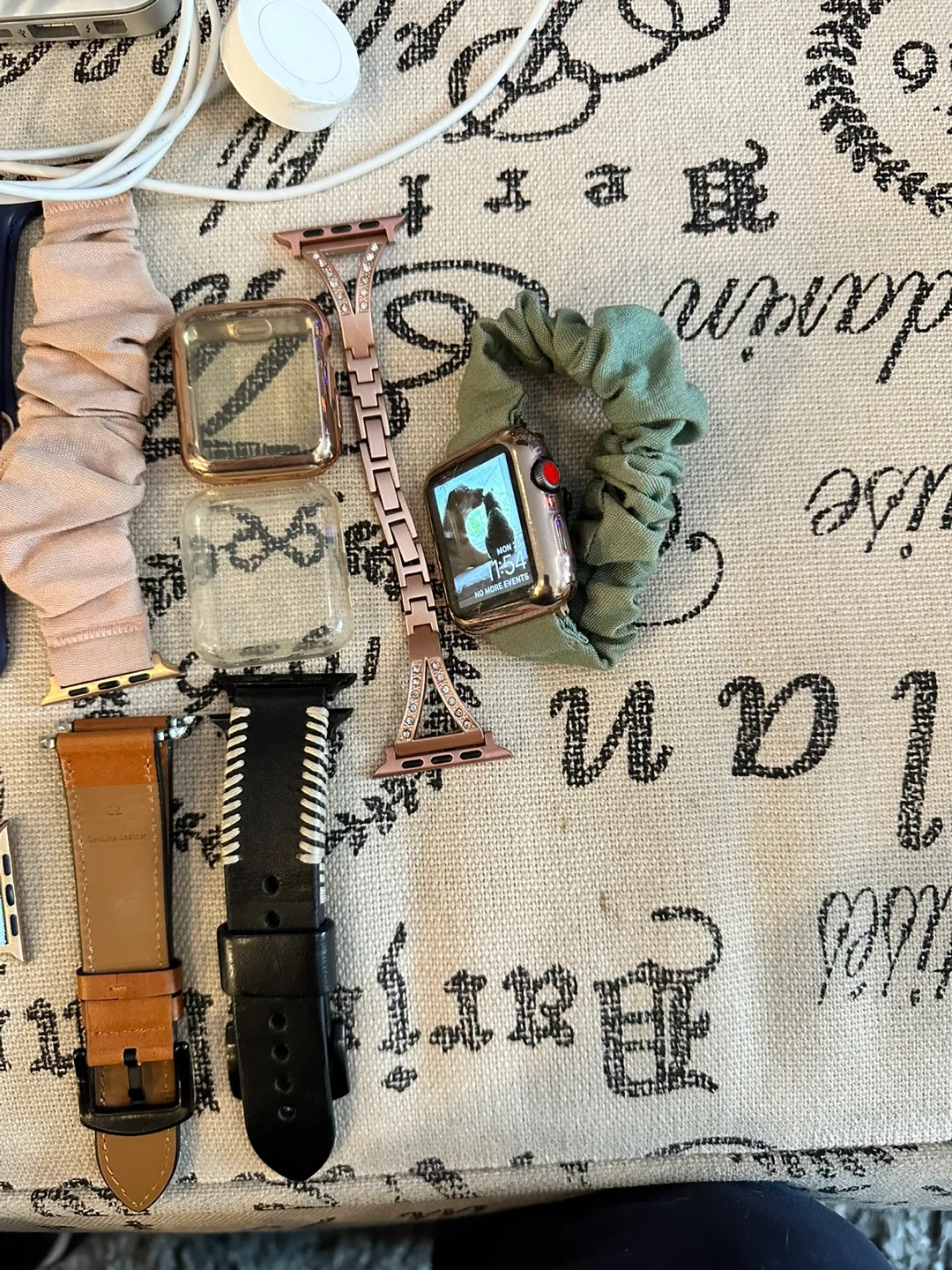 Apple Watch Series 3 42mm + Bands image indicator(2)