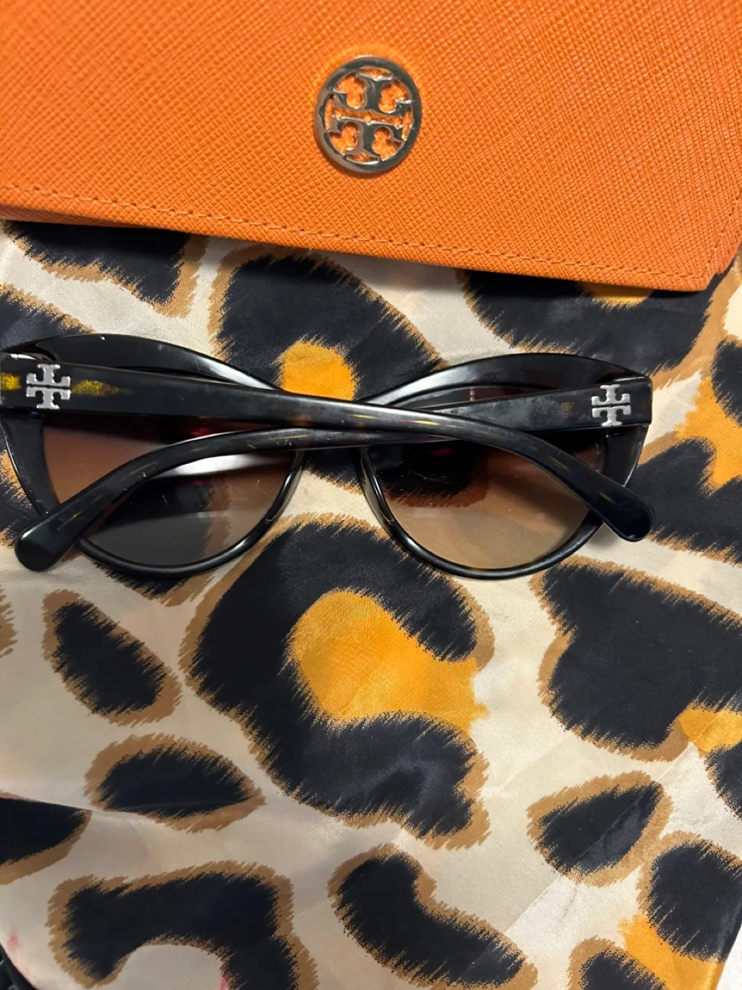 Tory Burch Sunglasses image indicator(3)
