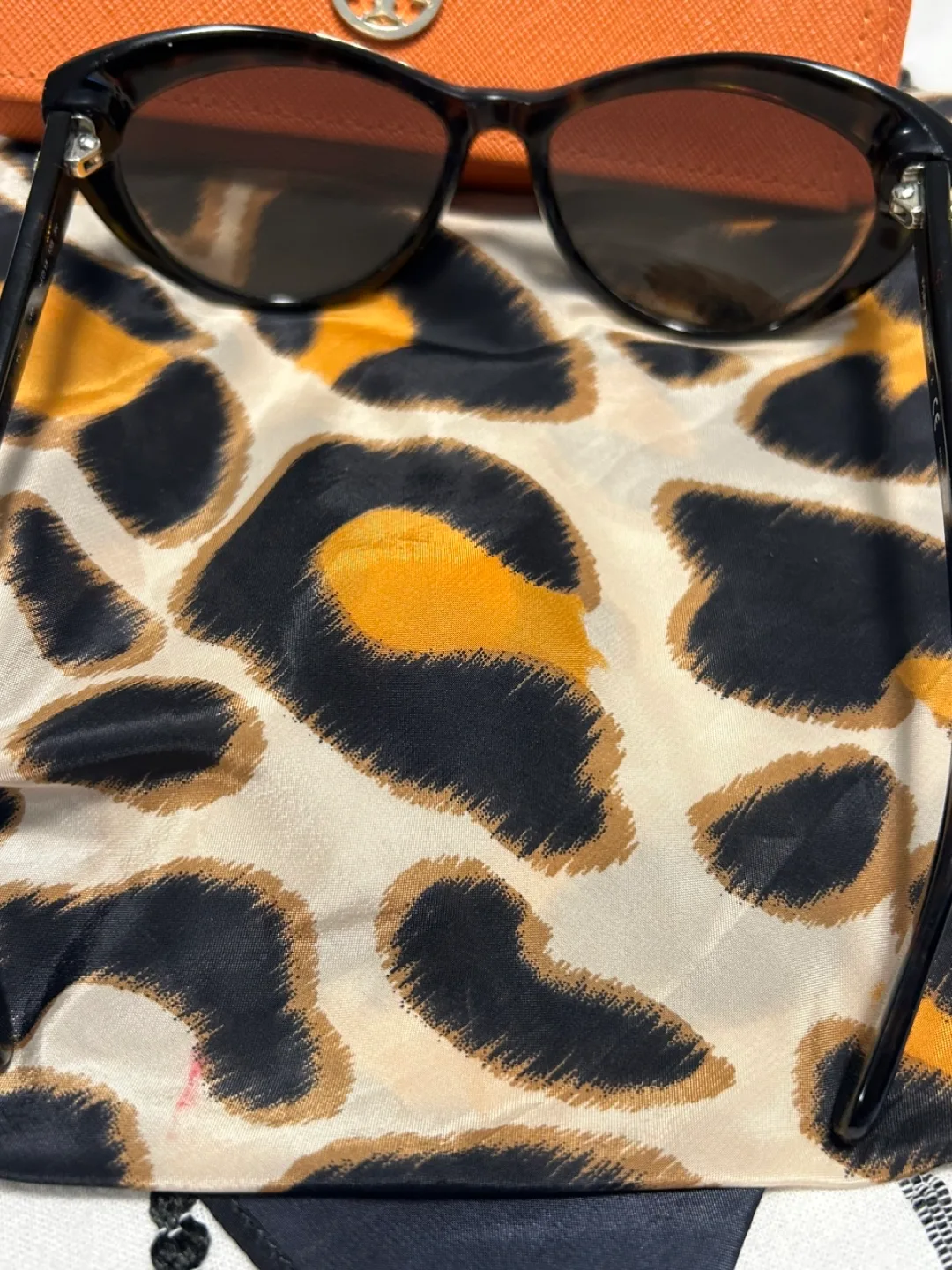 Tory Burch Sunglasses image indicator(8)
