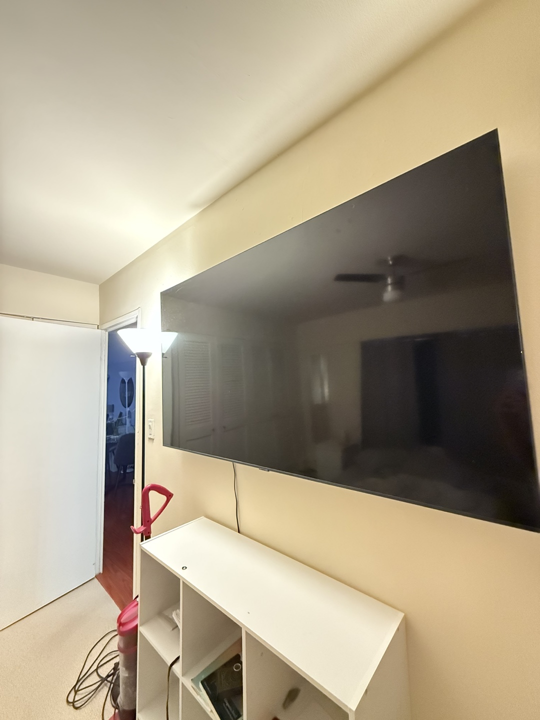 Large Flat Screen TV Samsung 65” - photo 2