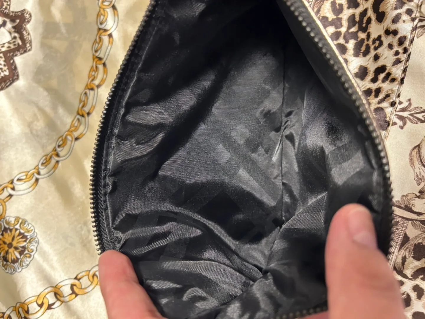 Burberry Beauty Metallic Pouch image indicator(4)