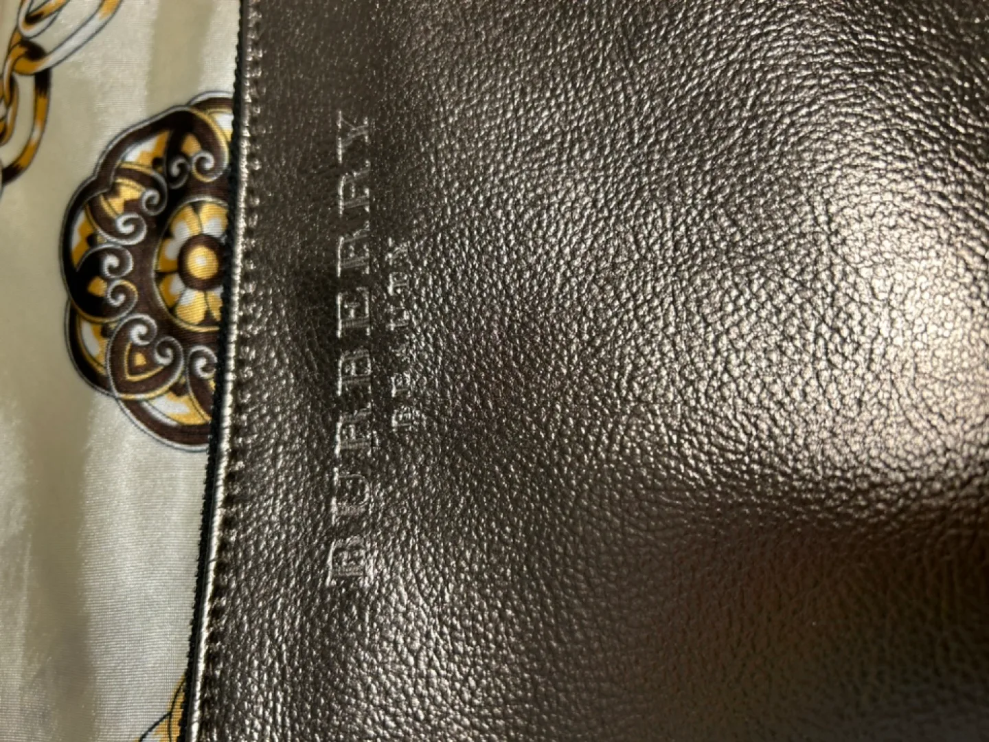 Burberry Beauty Metallic Pouch image indicator(2)