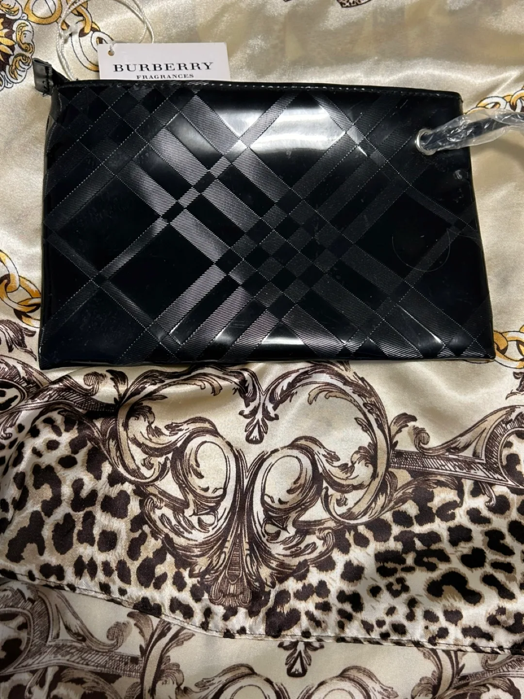 Burberry Fragrances Black Pouch with Mirror image indicator(3)