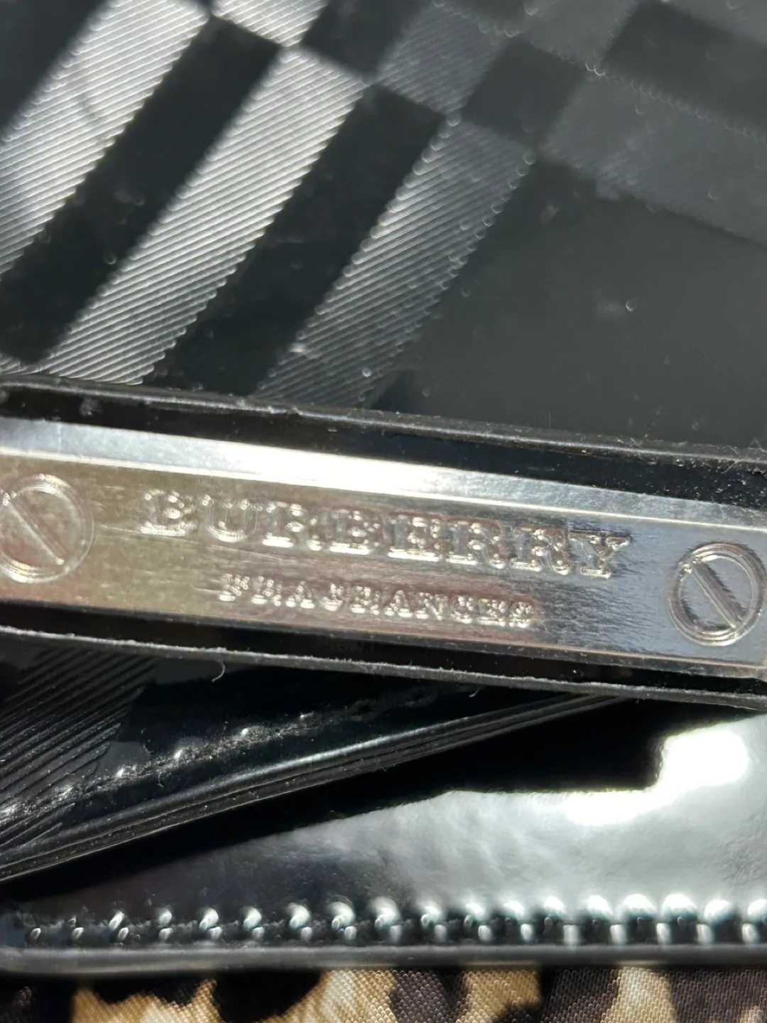 Burberry Fragrances Black Pouch with Mirror image indicator(4)