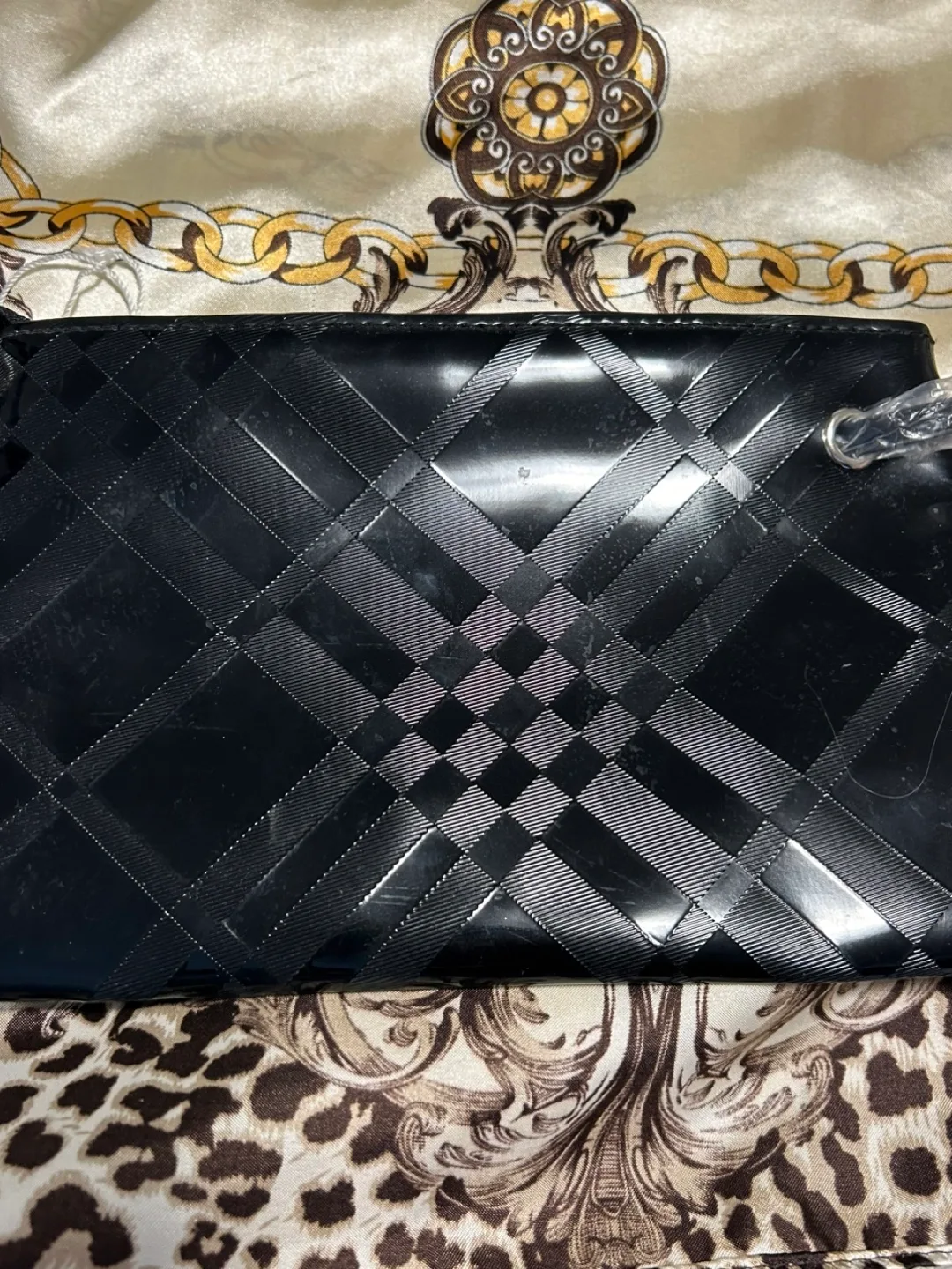 Burberry Fragrances Black Pouch with Mirror image indicator(2)