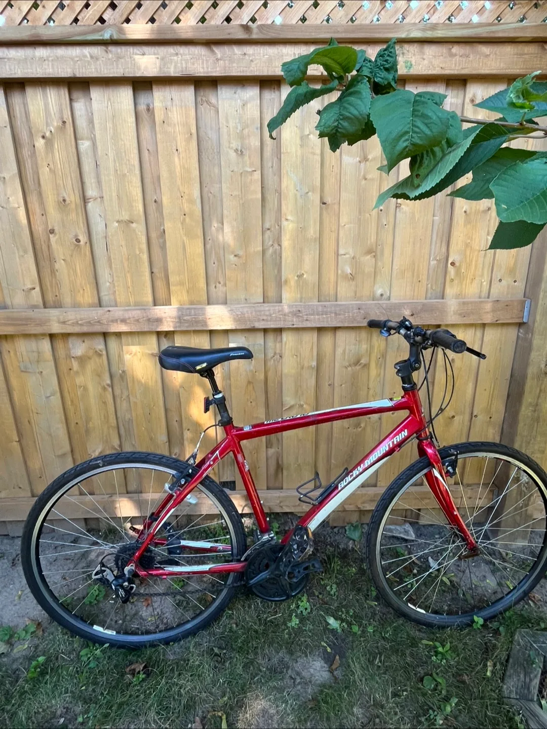 Rocky Mountain Red Hybrid Bicycle image indicator(3)