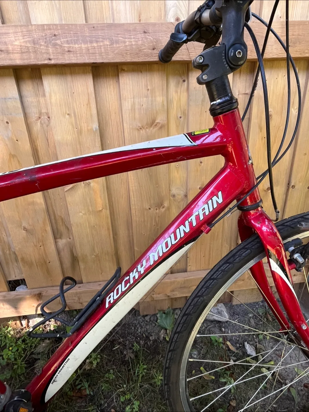 Rocky Mountain Red Hybrid Bicycle image indicator(4)