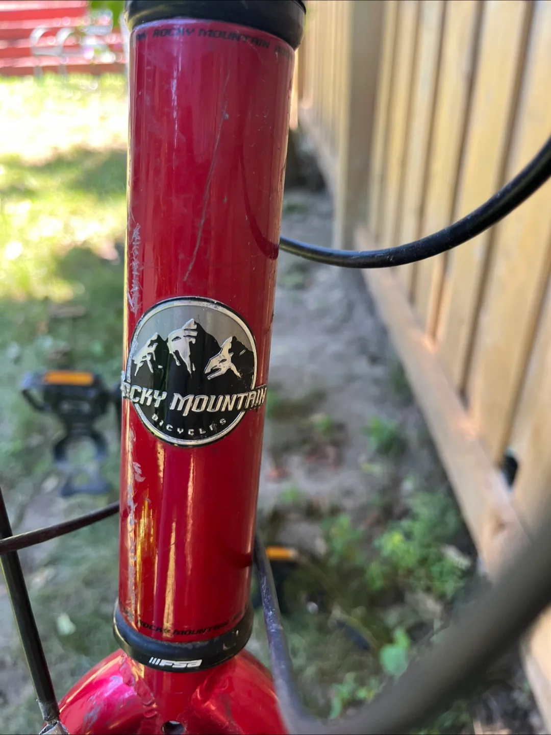 Rocky Mountain Red Hybrid Bicycle image indicator(10)