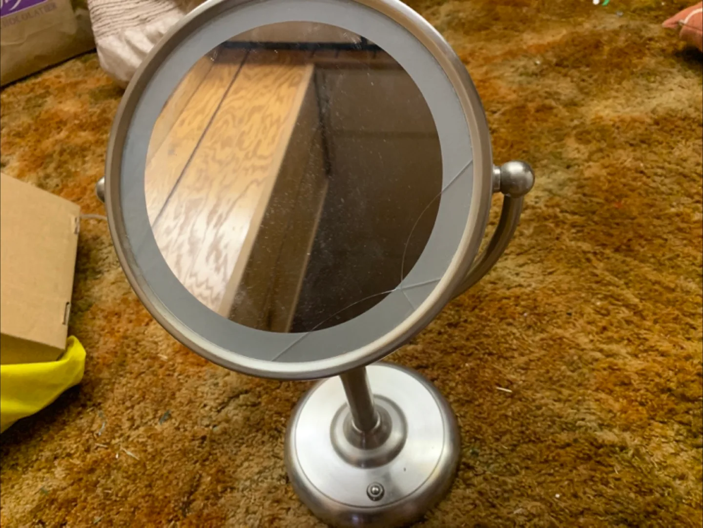 Lighted Double Sided Cosmetic Vanity Mirror image indicator(2)