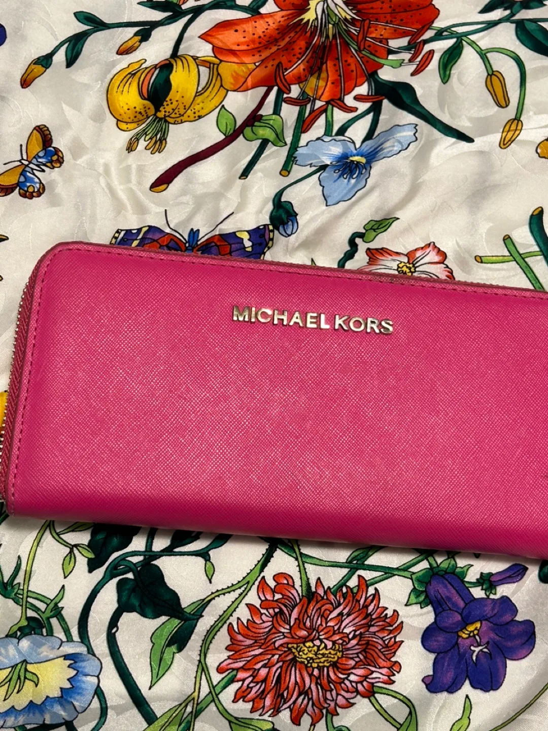Michael Kors Pink Wallet image indicator(5)