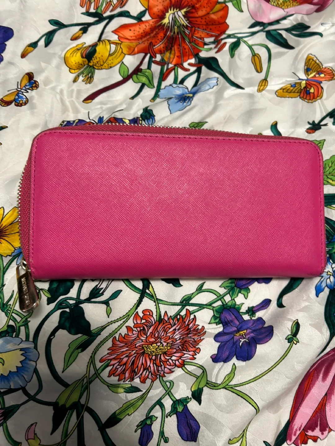 Michael Kors Pink Wallet image indicator(2)