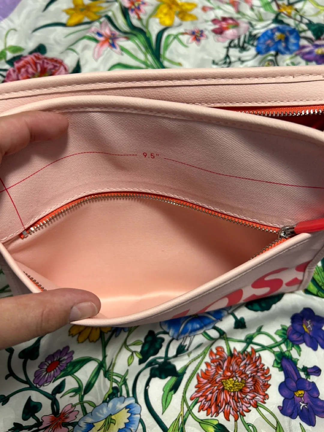 Glossier Beauty Bag - Pink image indicator(3)