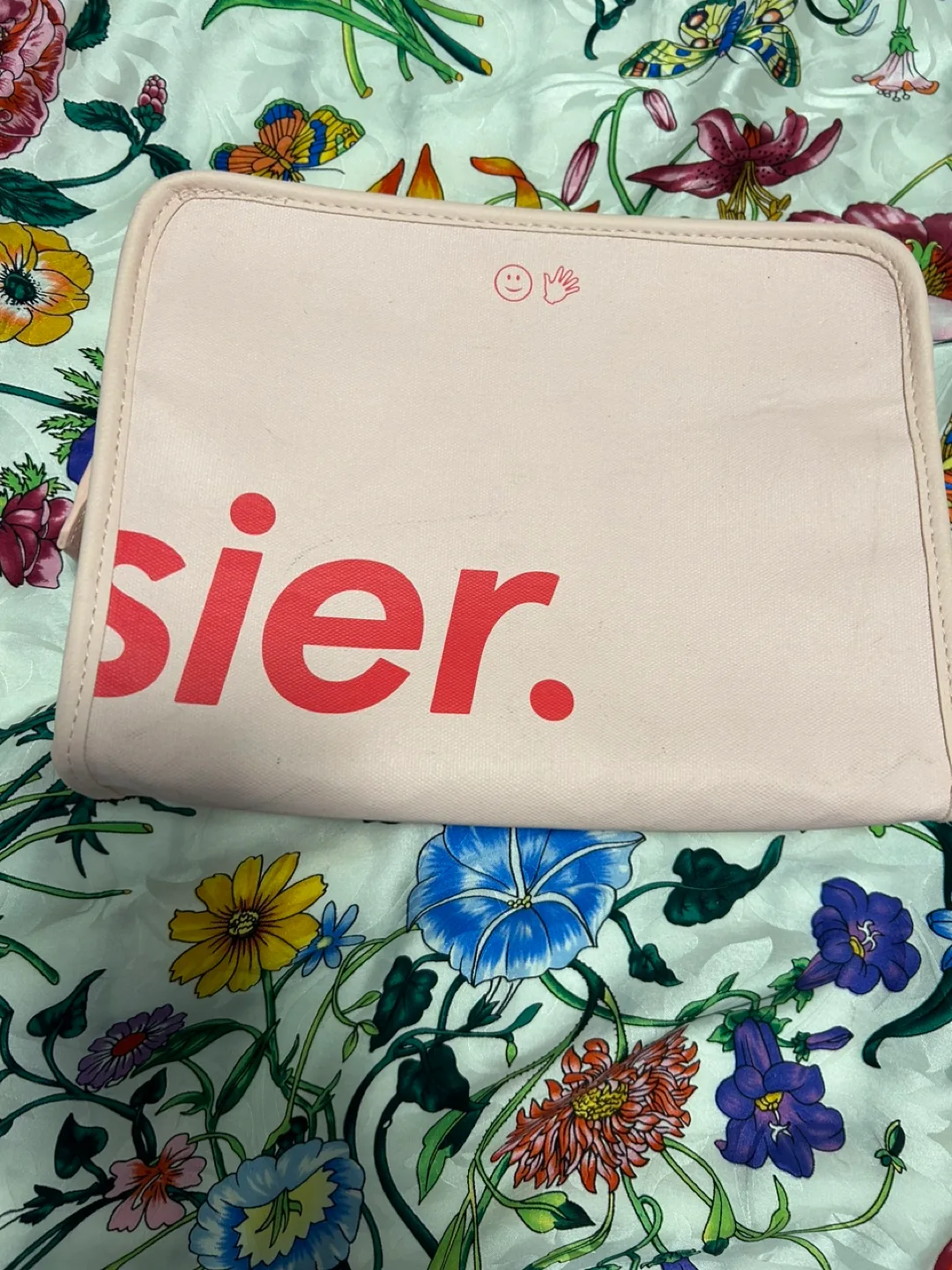 Glossier Beauty Bag - Pink image indicator(2)