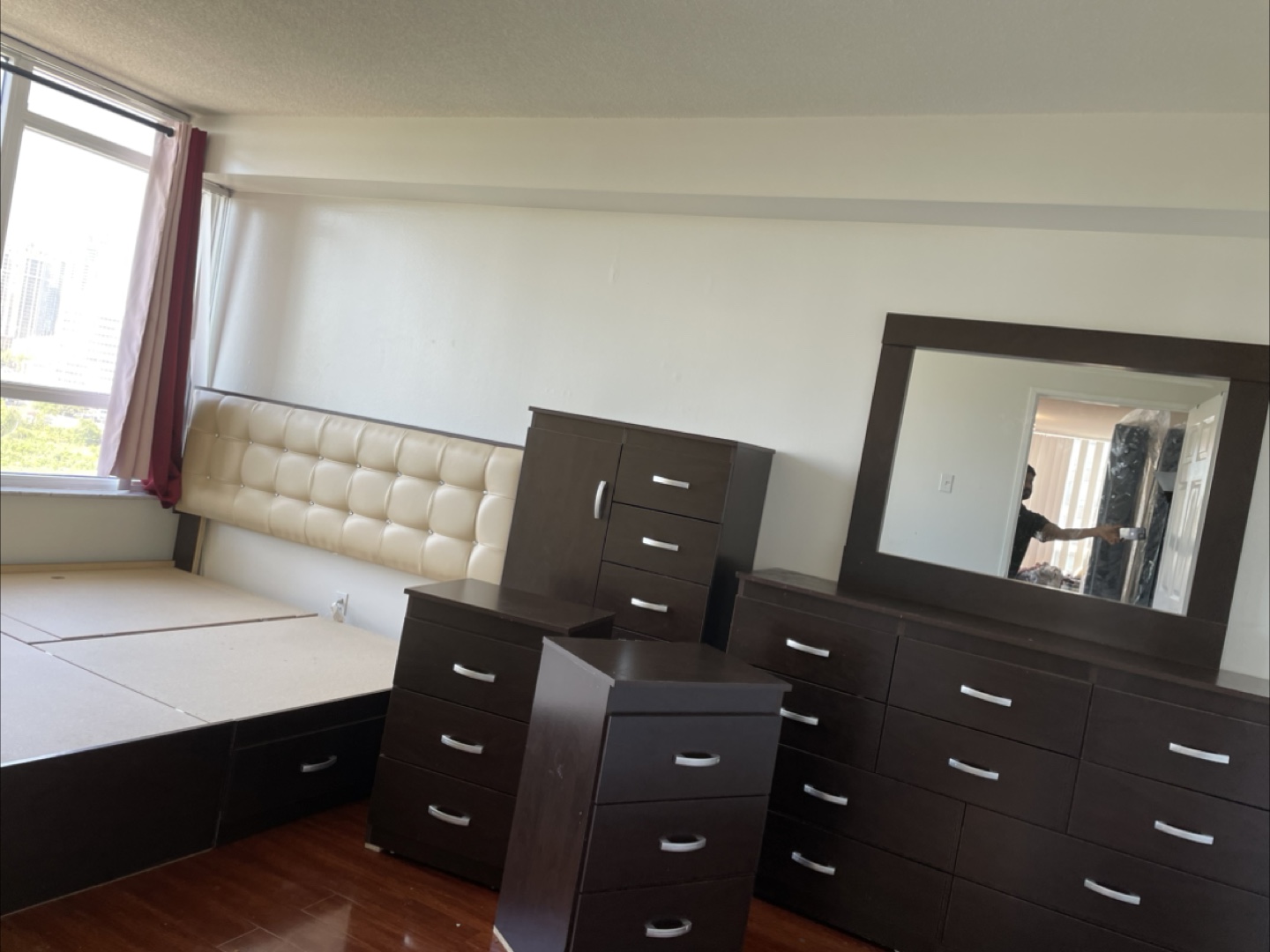 King Bed Set – Great Condition, Stylish & Comfortable