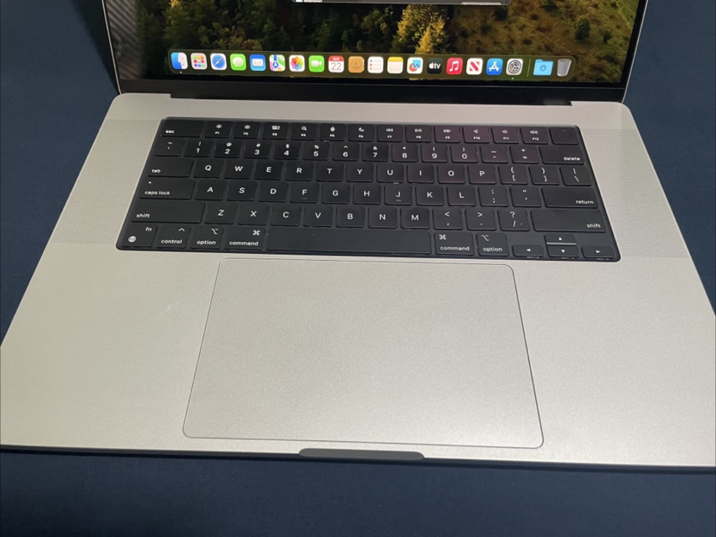 Macbook Pro 16 inches (Nov 2023) 36GB RAM 1 TB Storage - photo 2