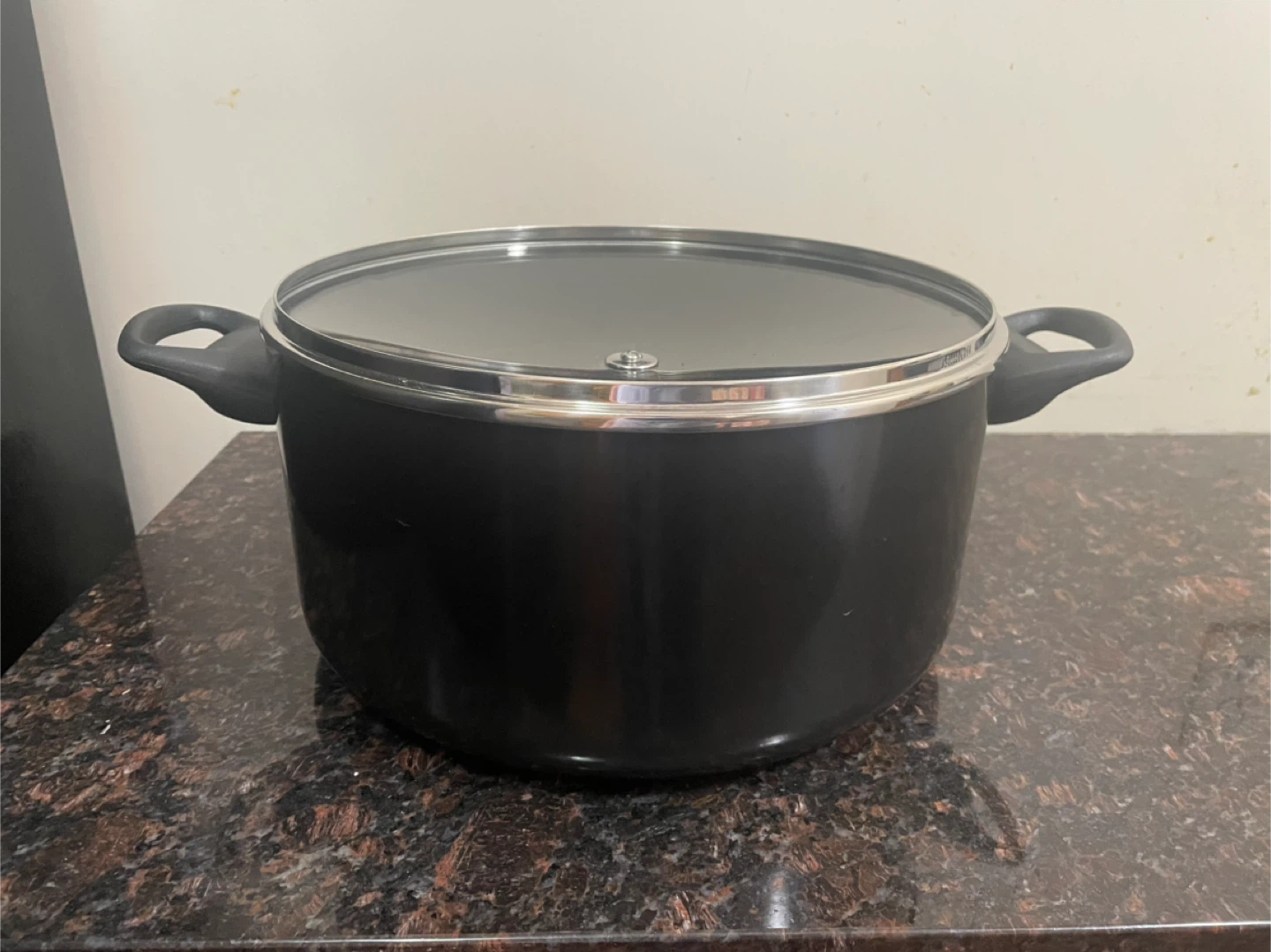 Black Pot with Lid