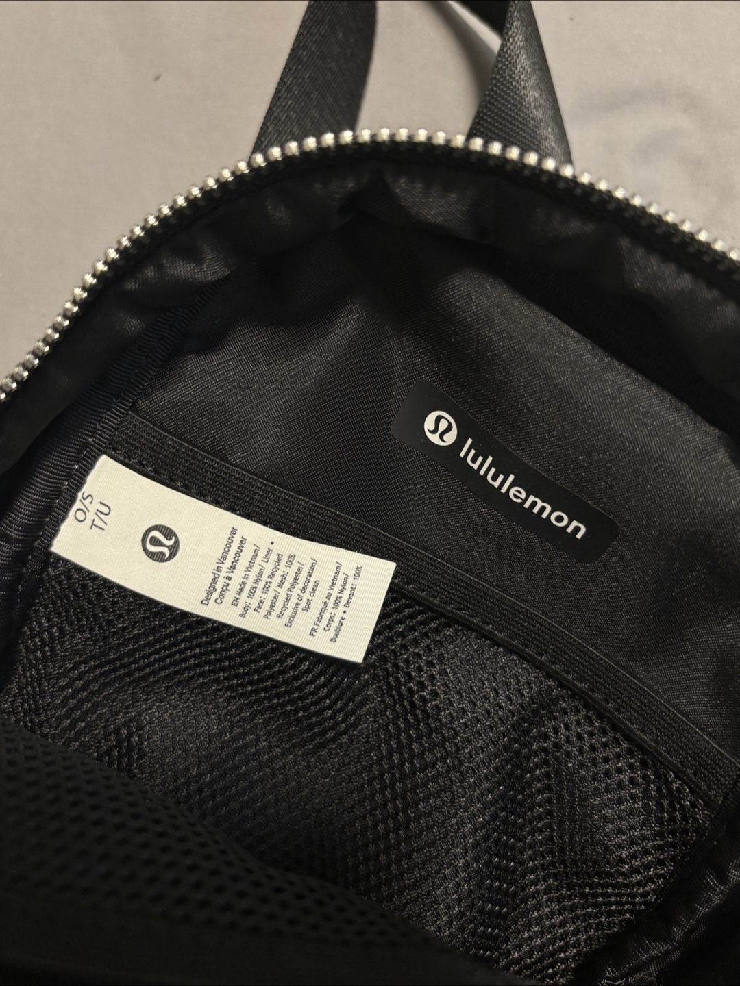 Lululemon Everywhere Sling Bag Small 2L - photo 3