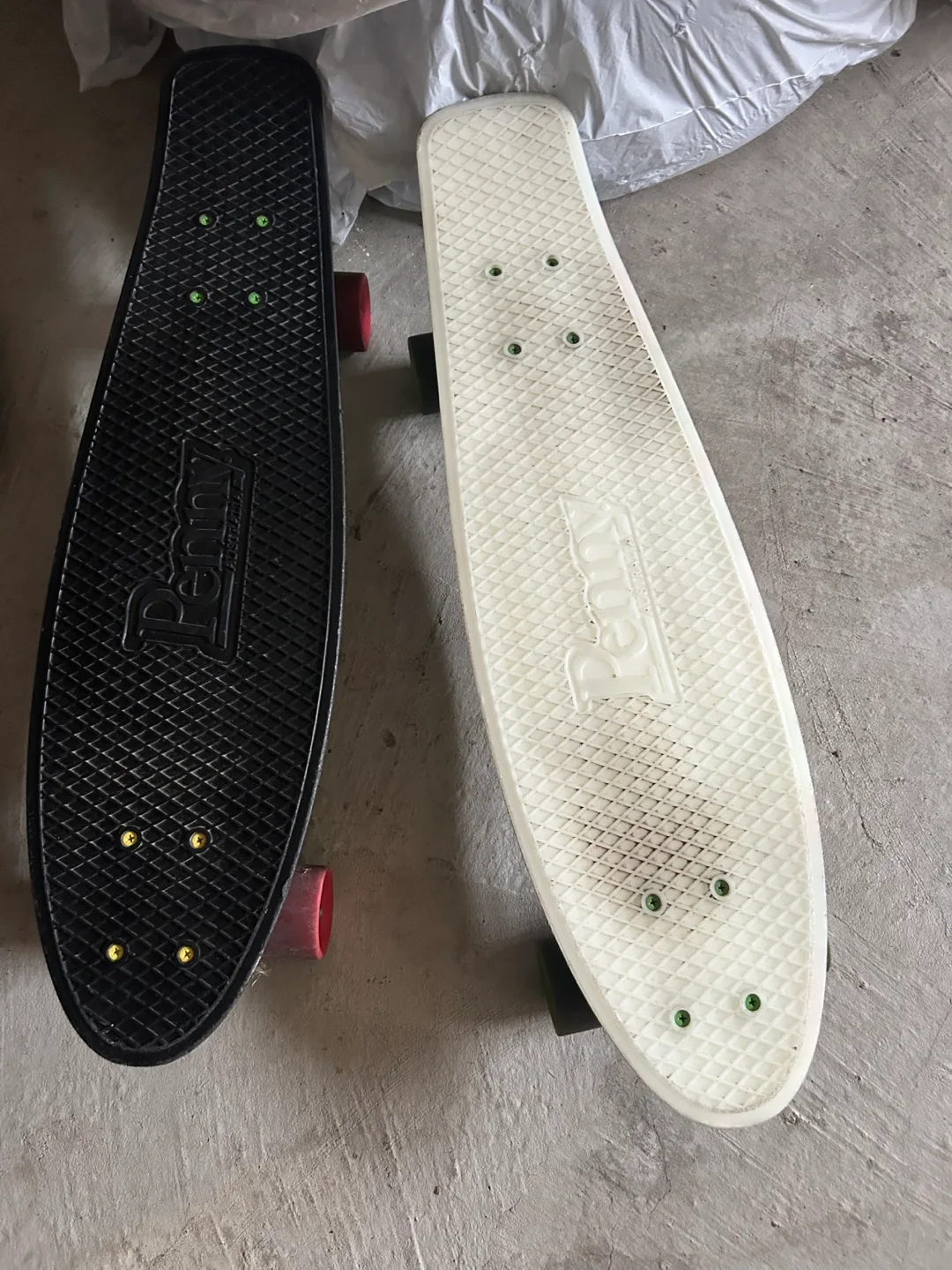 Penny Skateboard - Black & White thumbnail