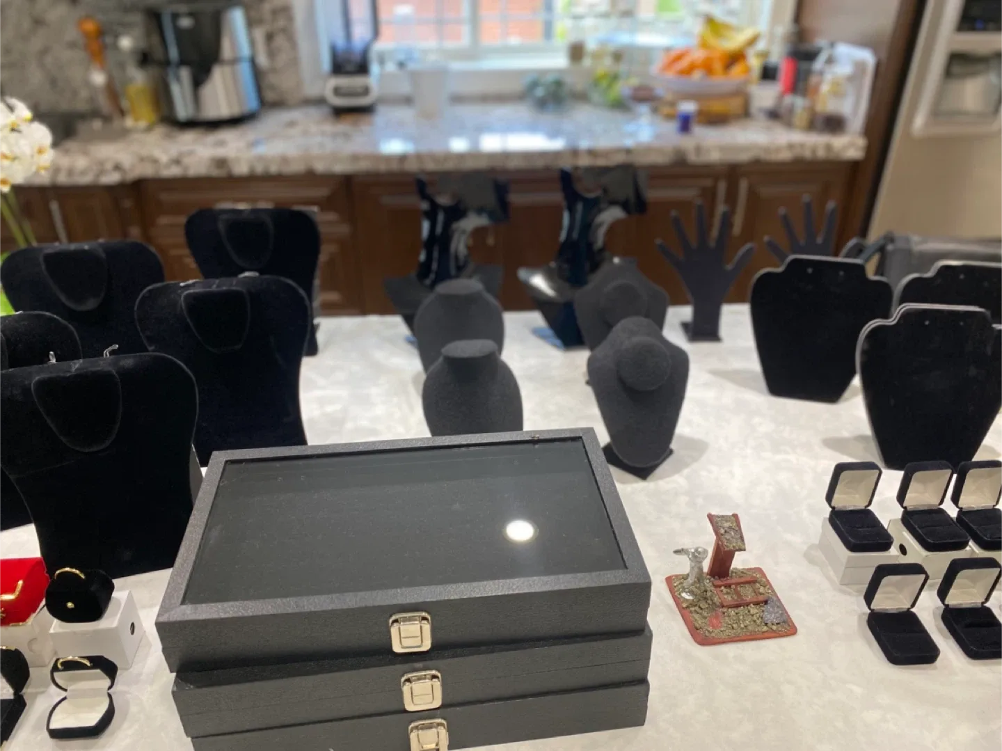 Jewelry display stands and boxes image indicator(2)