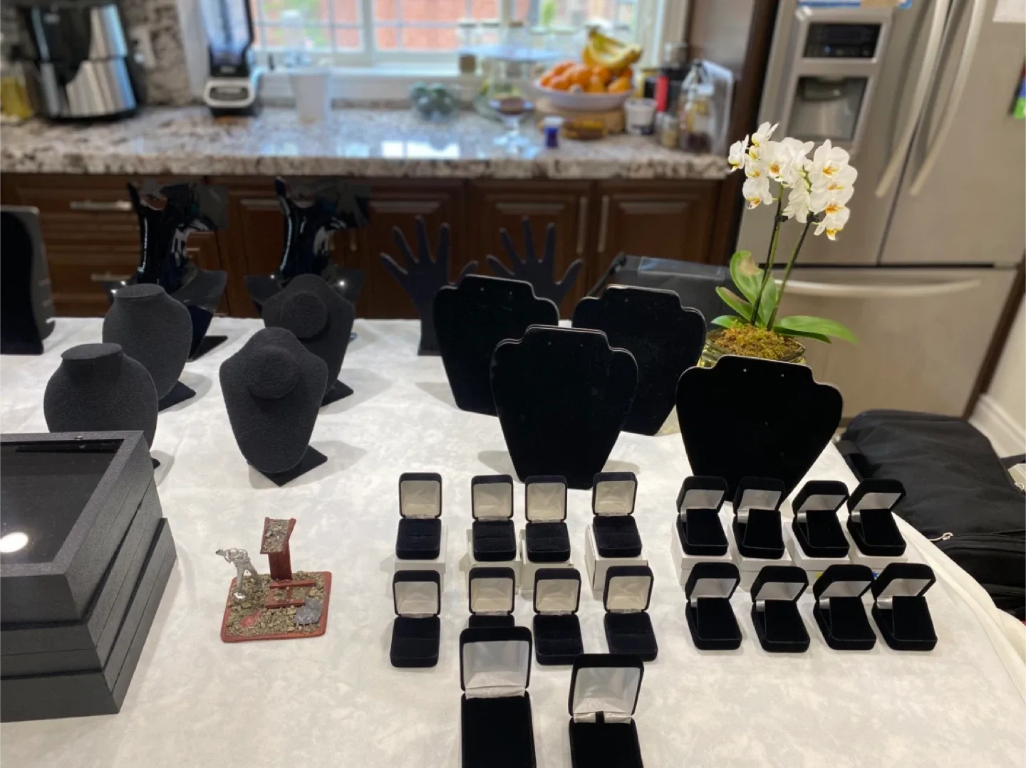 Jewelry display stands and boxes image indicator(3)