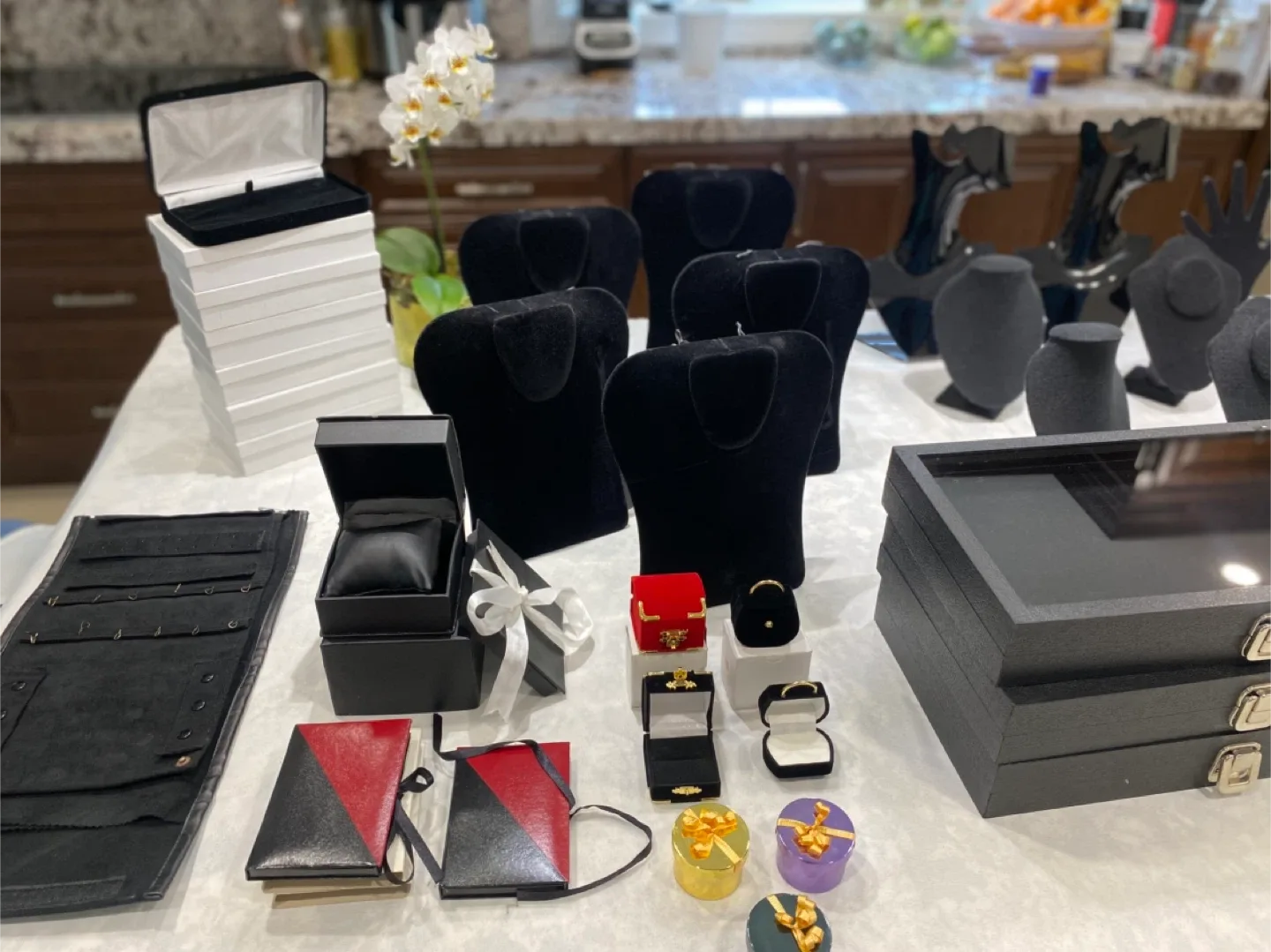 Jewelry display stands and boxes thumbnail