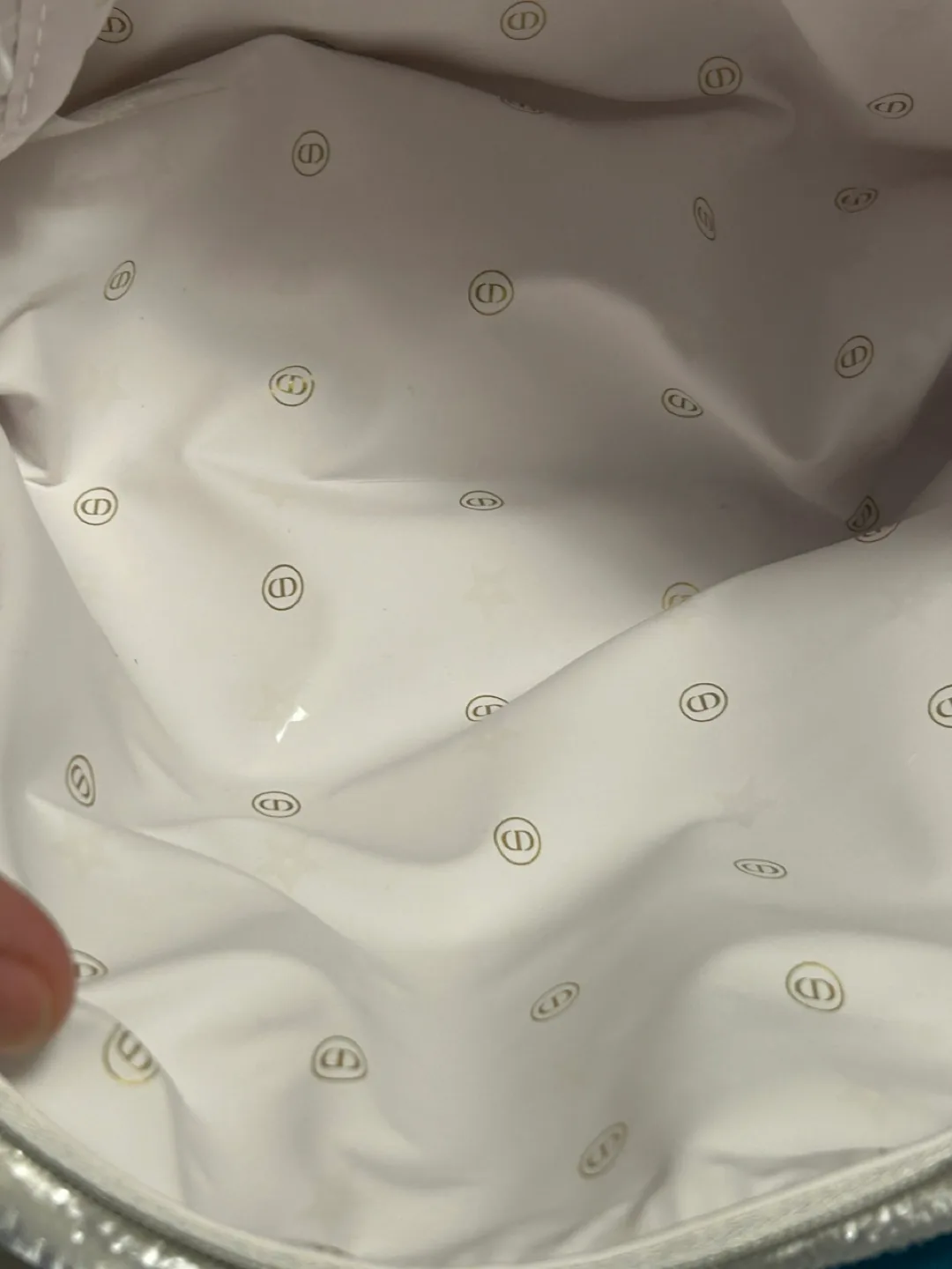 Dior Makeup Pouch image indicator(6)