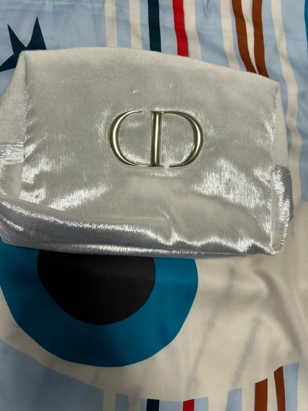 Dior Makeup Pouch image indicator(5)