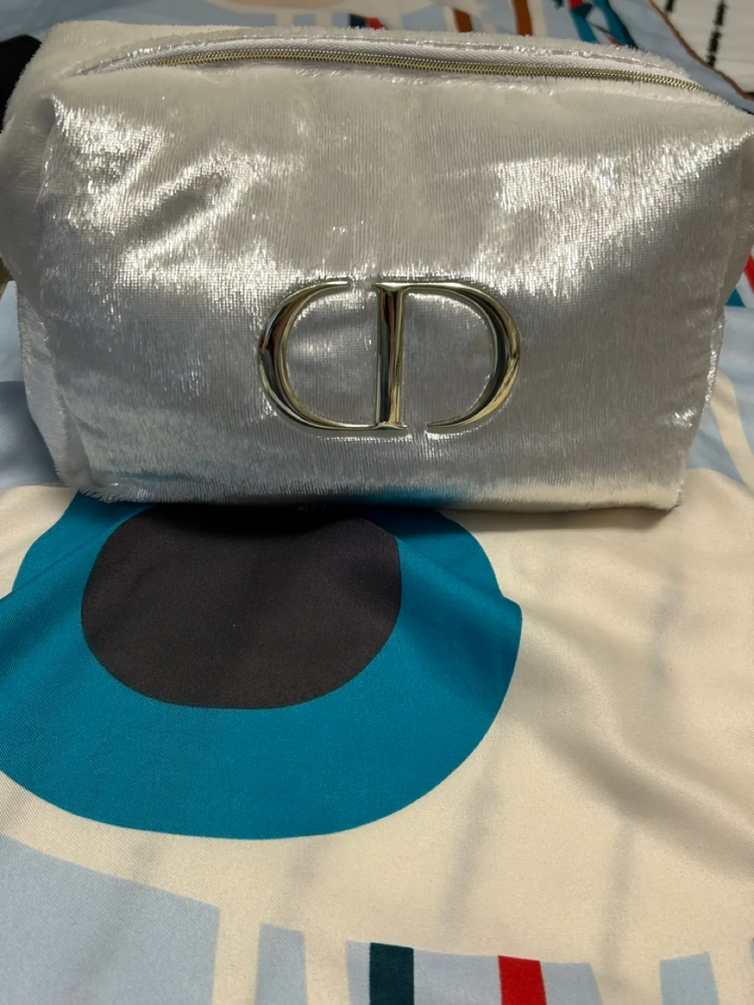 Dior Makeup Pouch image indicator(2)