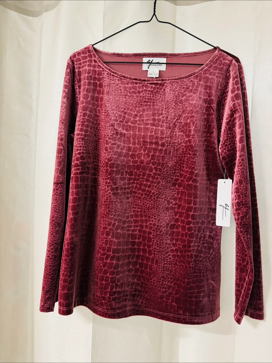 Alfred Dunner Velvet Alligator Print Top - M