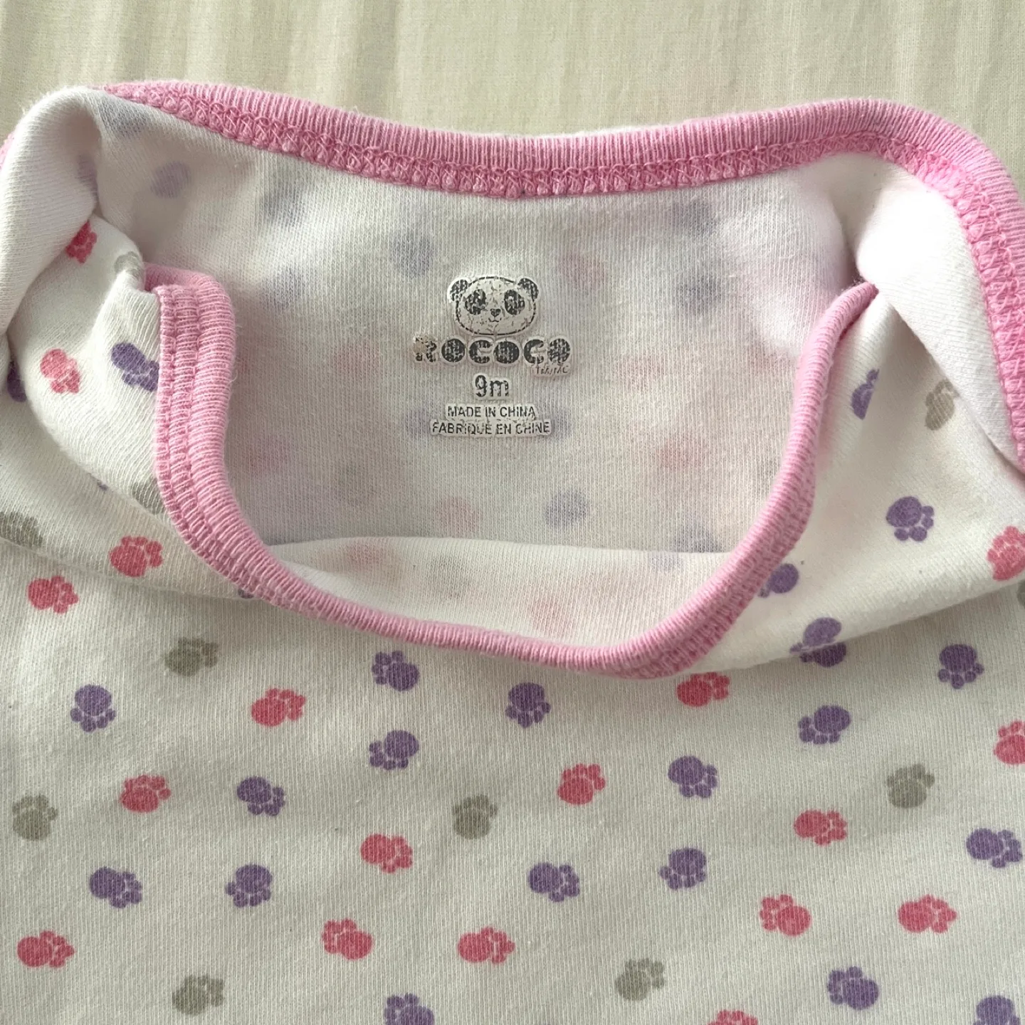 ✨ FREE ✨Paw prints Onesie image indicator(3)