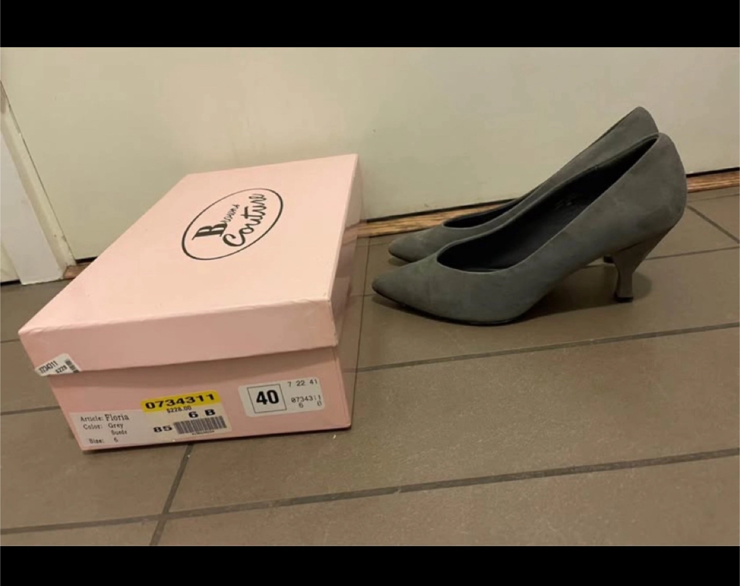 Browns - Grey Heels - Size 6 - photo 2