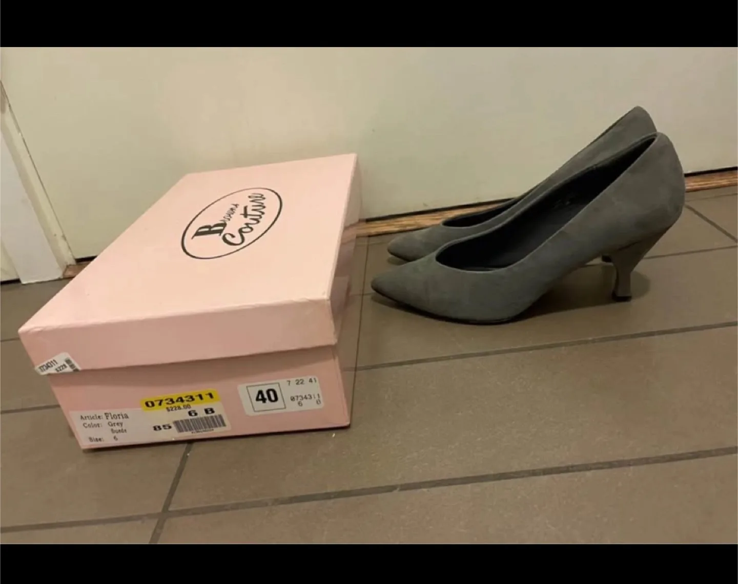 Browns - Grey Heels - Size 6 image indicator(2)