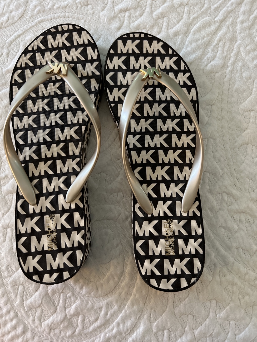 Michael Kors MK Print Flip Flops size 10
