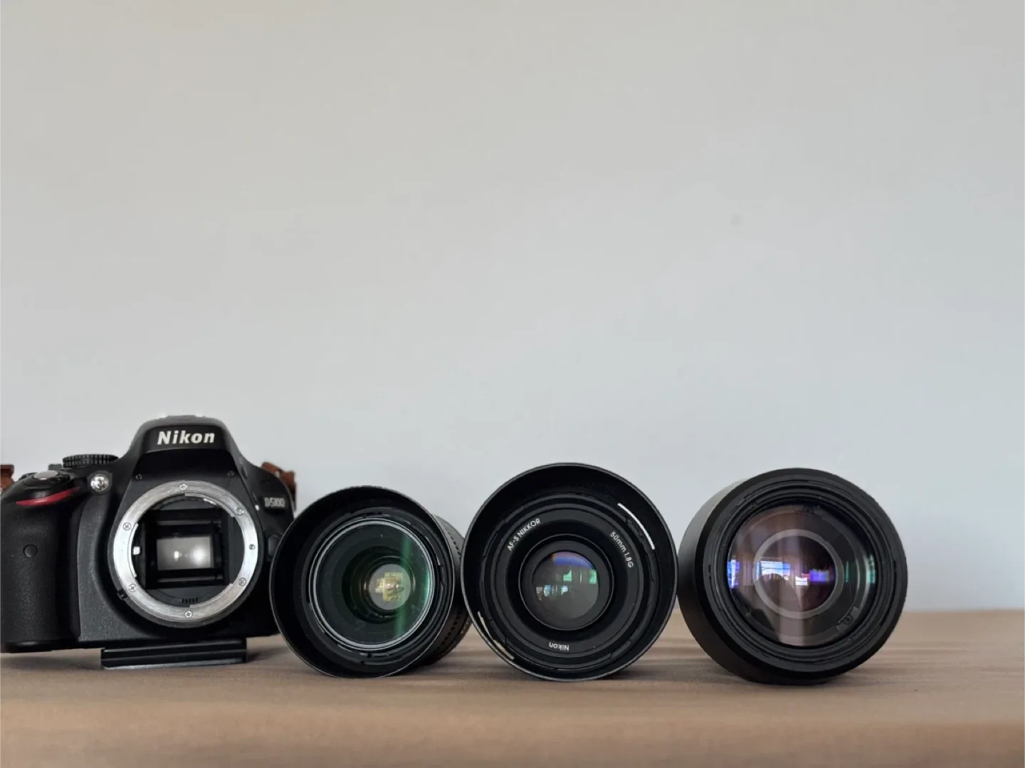 Selling Nikon D5100 DSLR Camera with 3 Lenses image indicator(2)