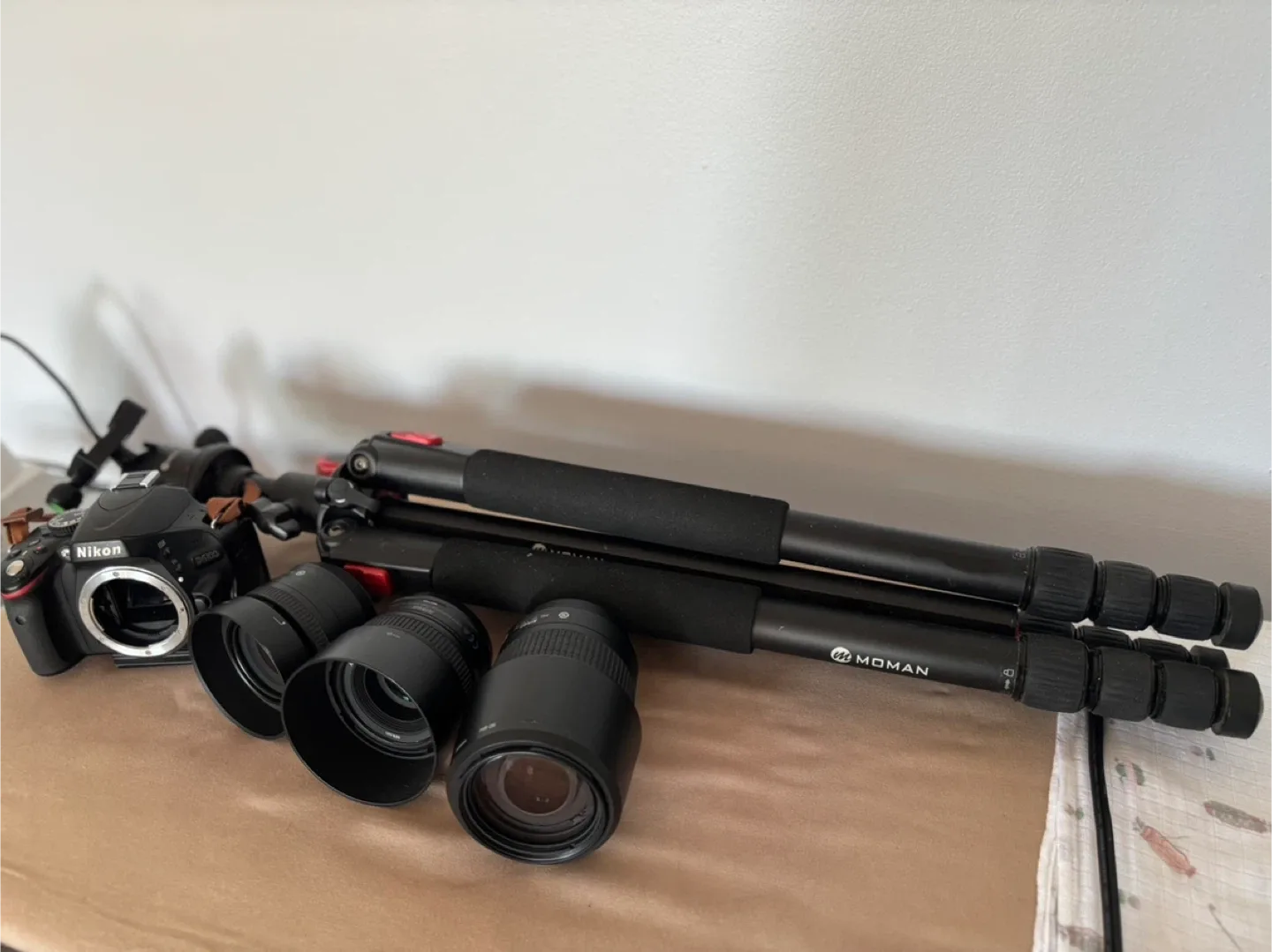 Selling Nikon D5100 DSLR Camera with 3 Lenses image indicator(3)