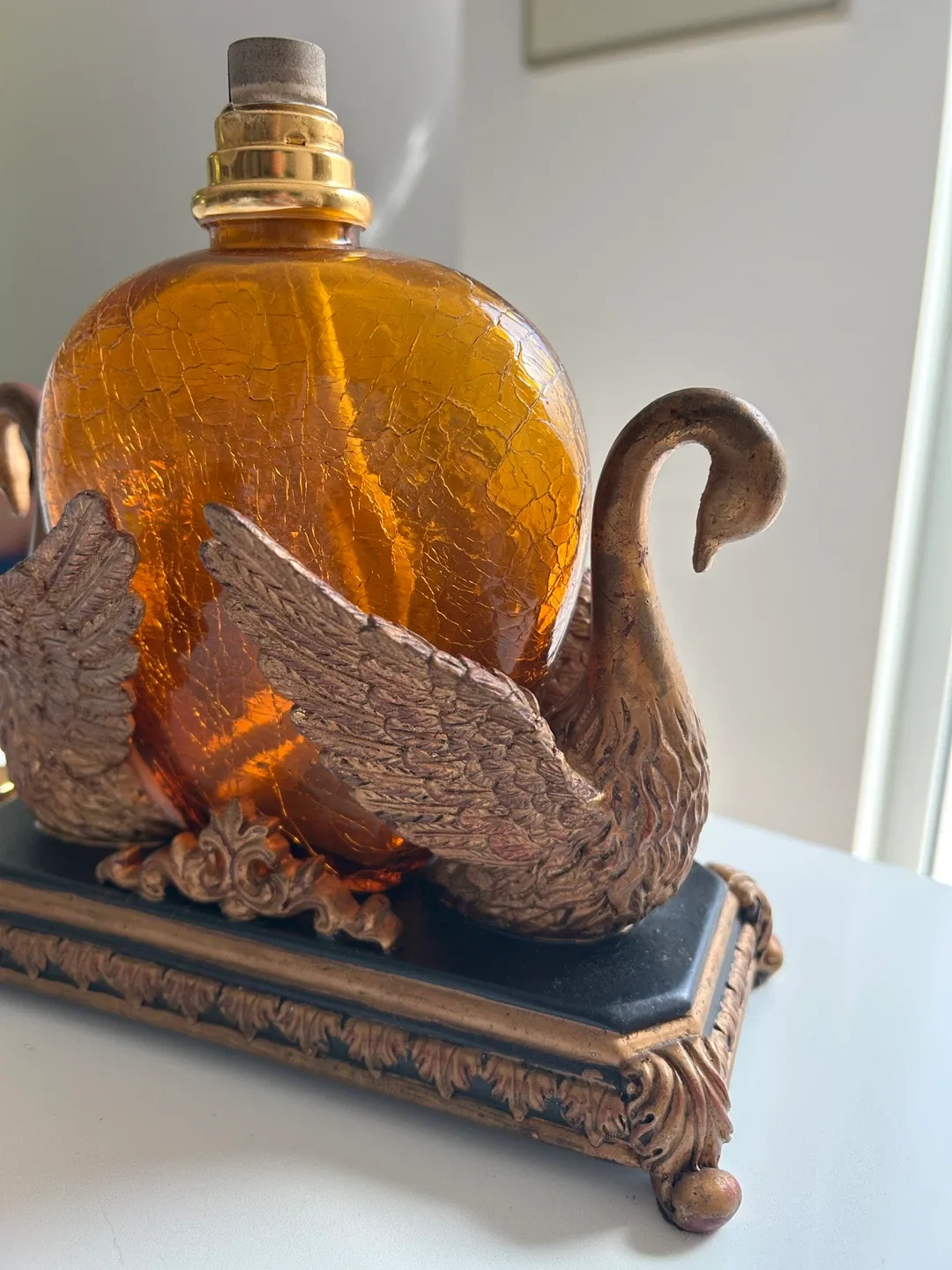 Oversized Swan Lamp Berger image indicator(9)