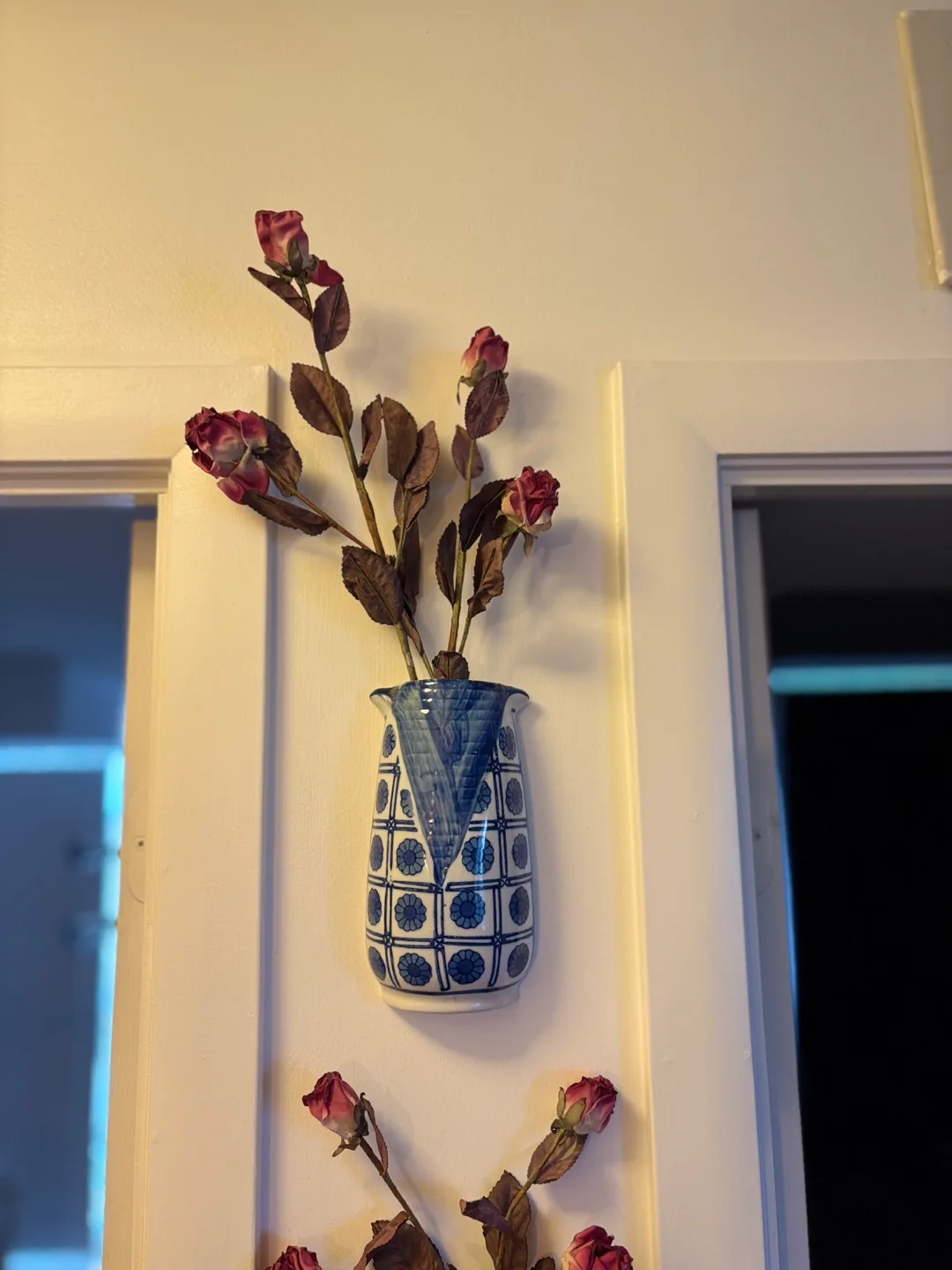 Blue & White Wall Vases image indicator(4)