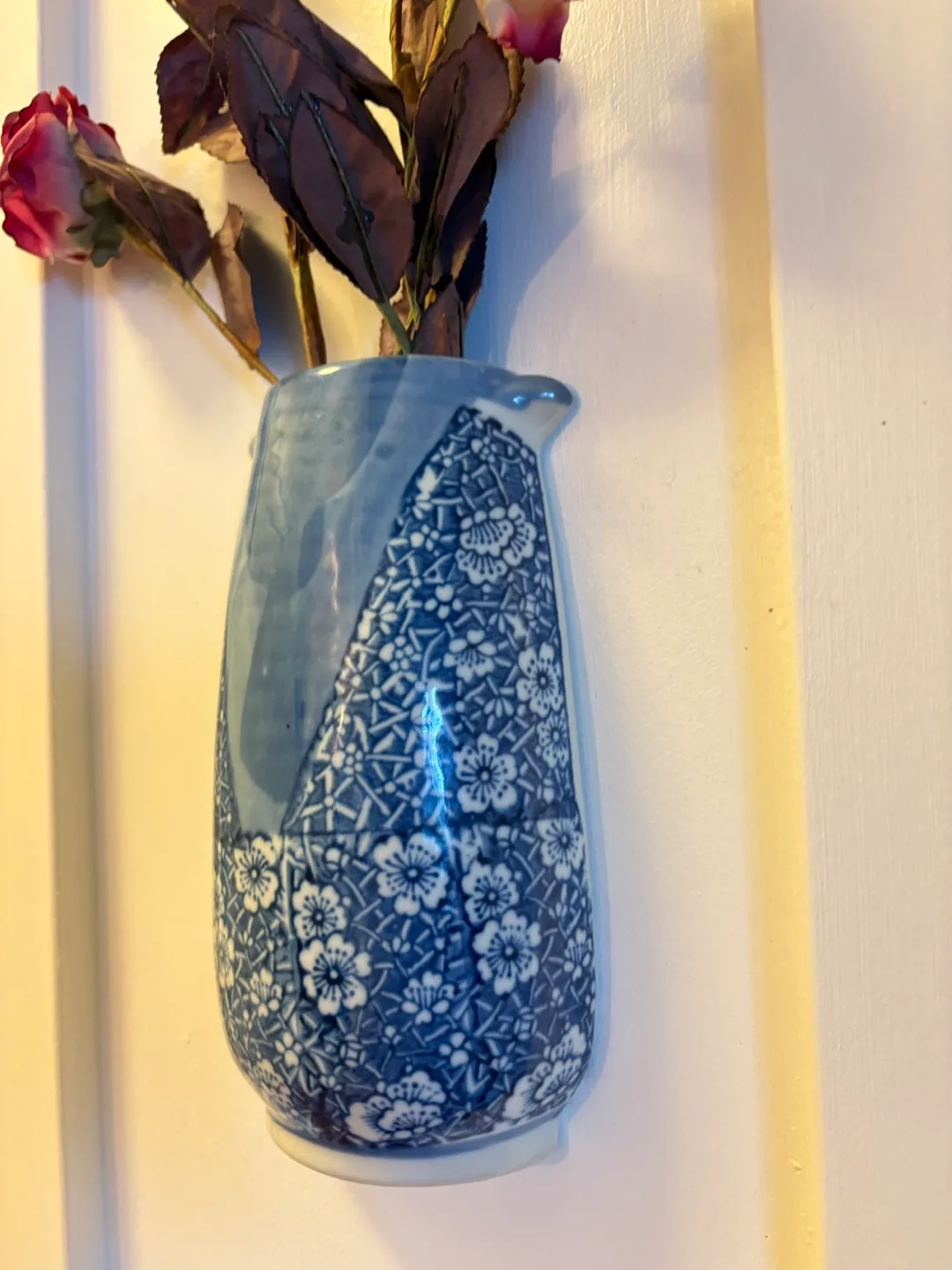 Blue & White Wall Vases image indicator(2)