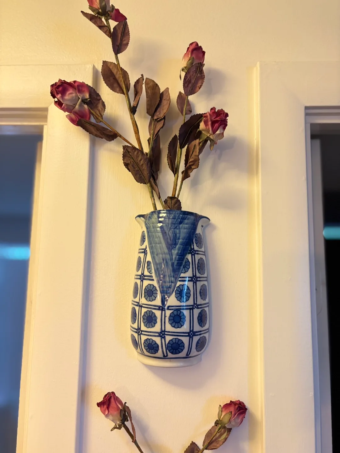 Blue & White Wall Vases image indicator(5)