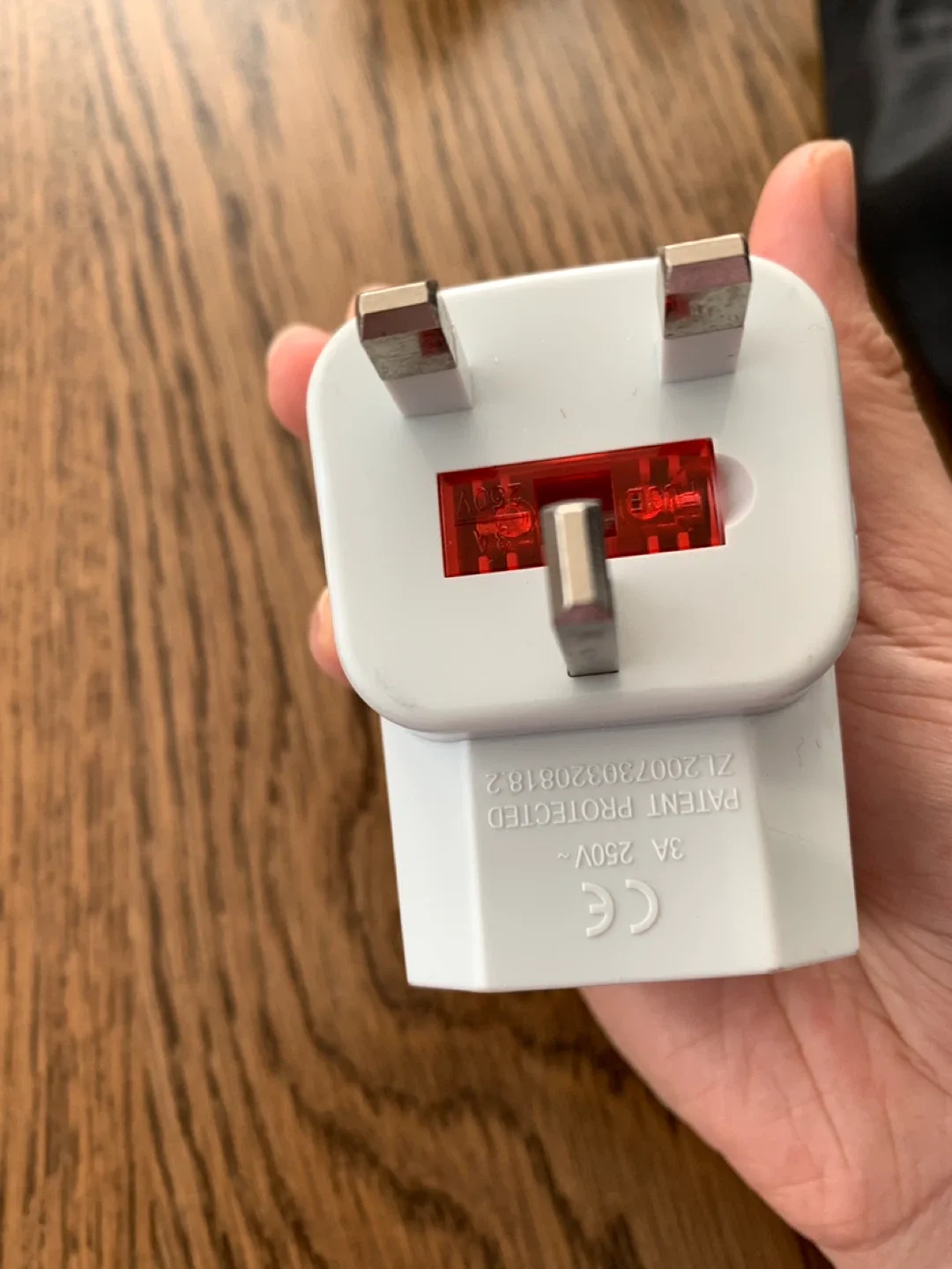 Travel Adapter with USB image indicator(2)