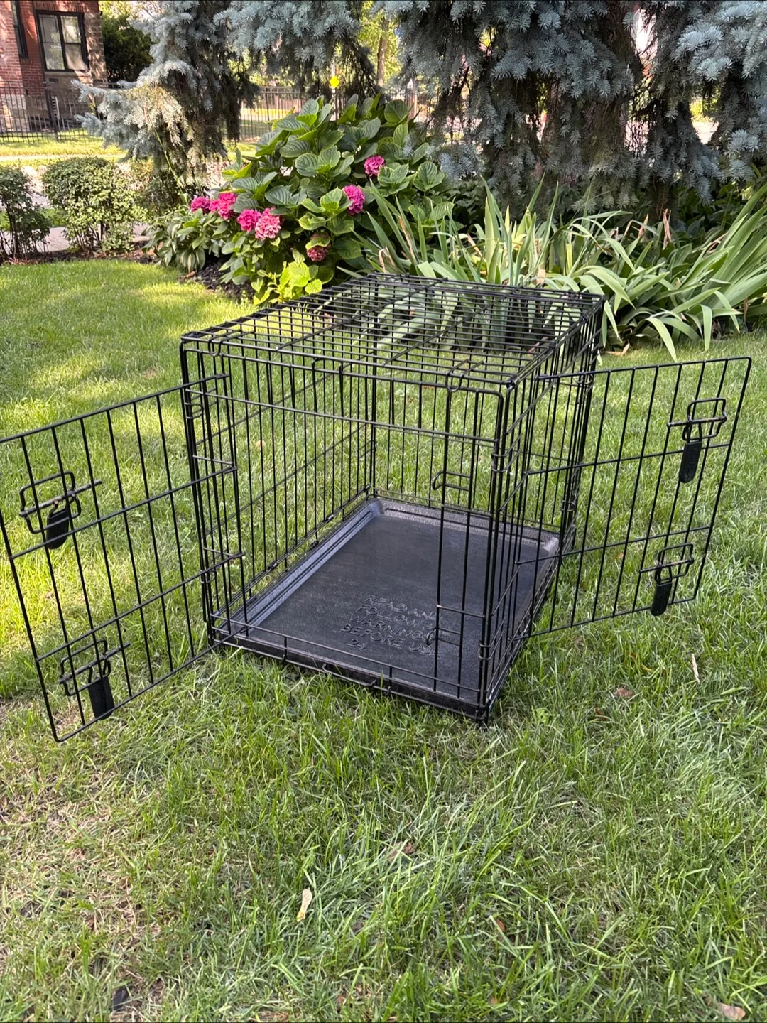 Small Dog Crate - four paws-black image indicator(3)
