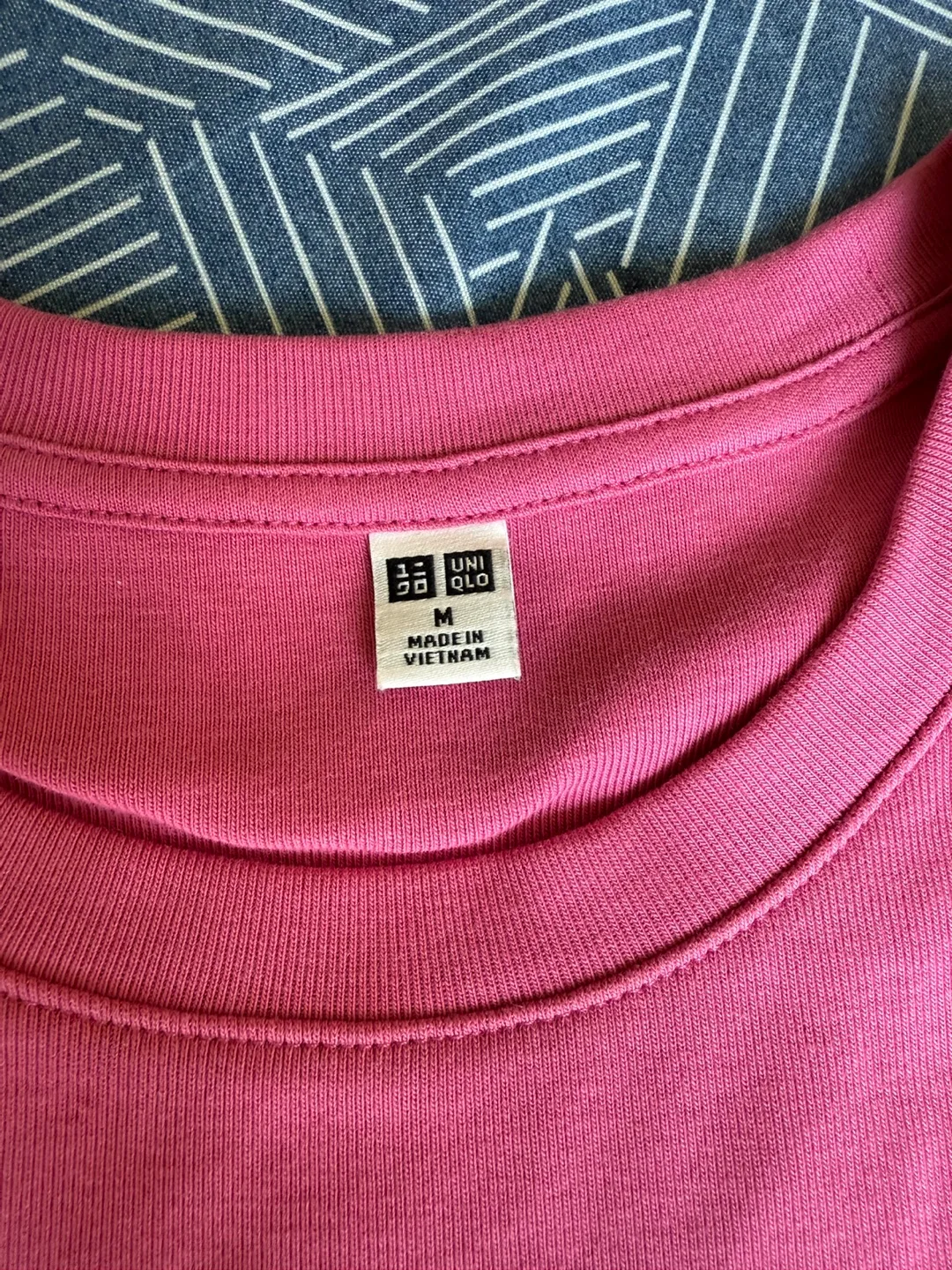 Uniqlo Pink T-Shirt image indicator(3)