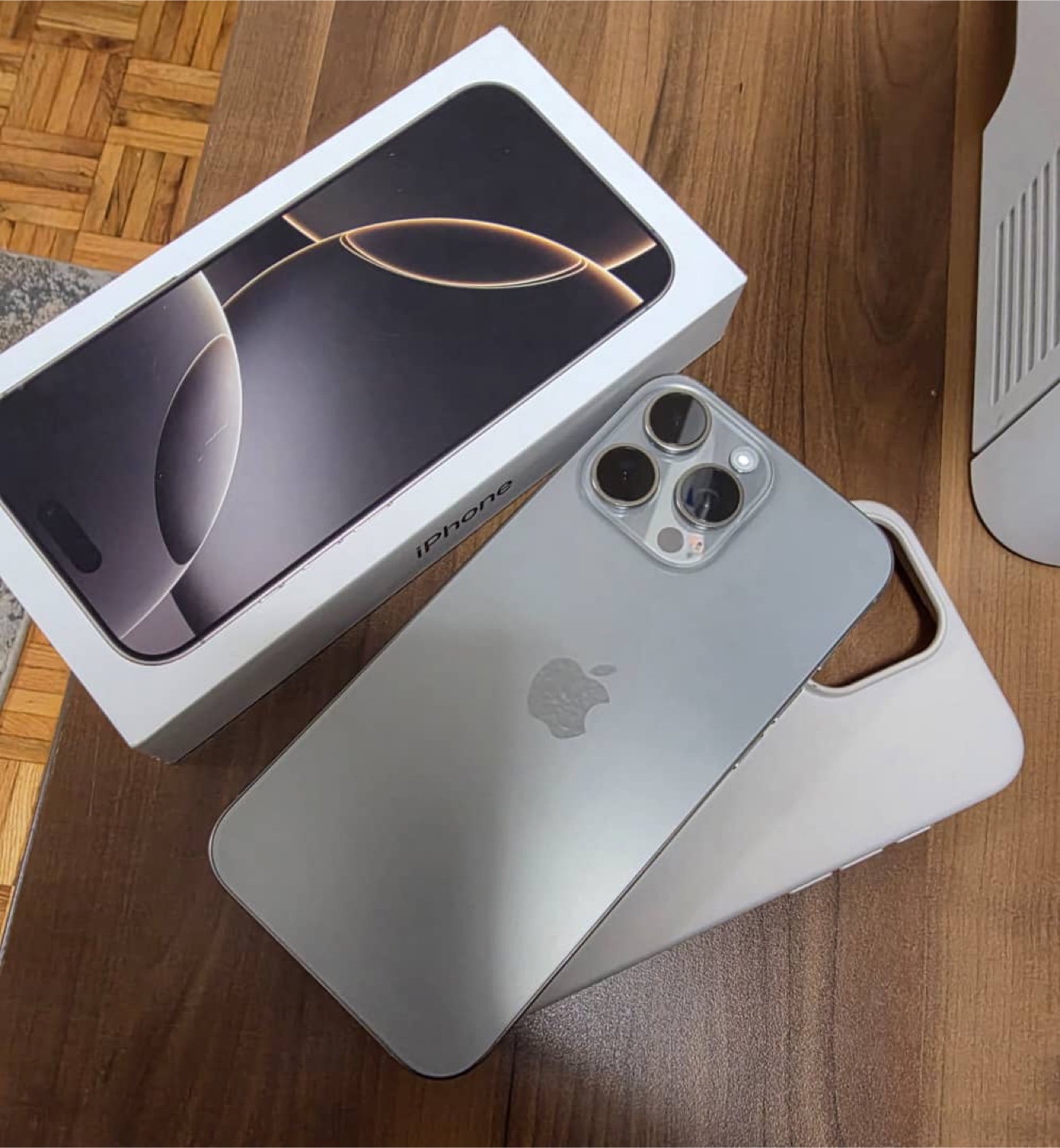 iPhone 16 Pro  Max 256GB Natural Titanium - photo 4