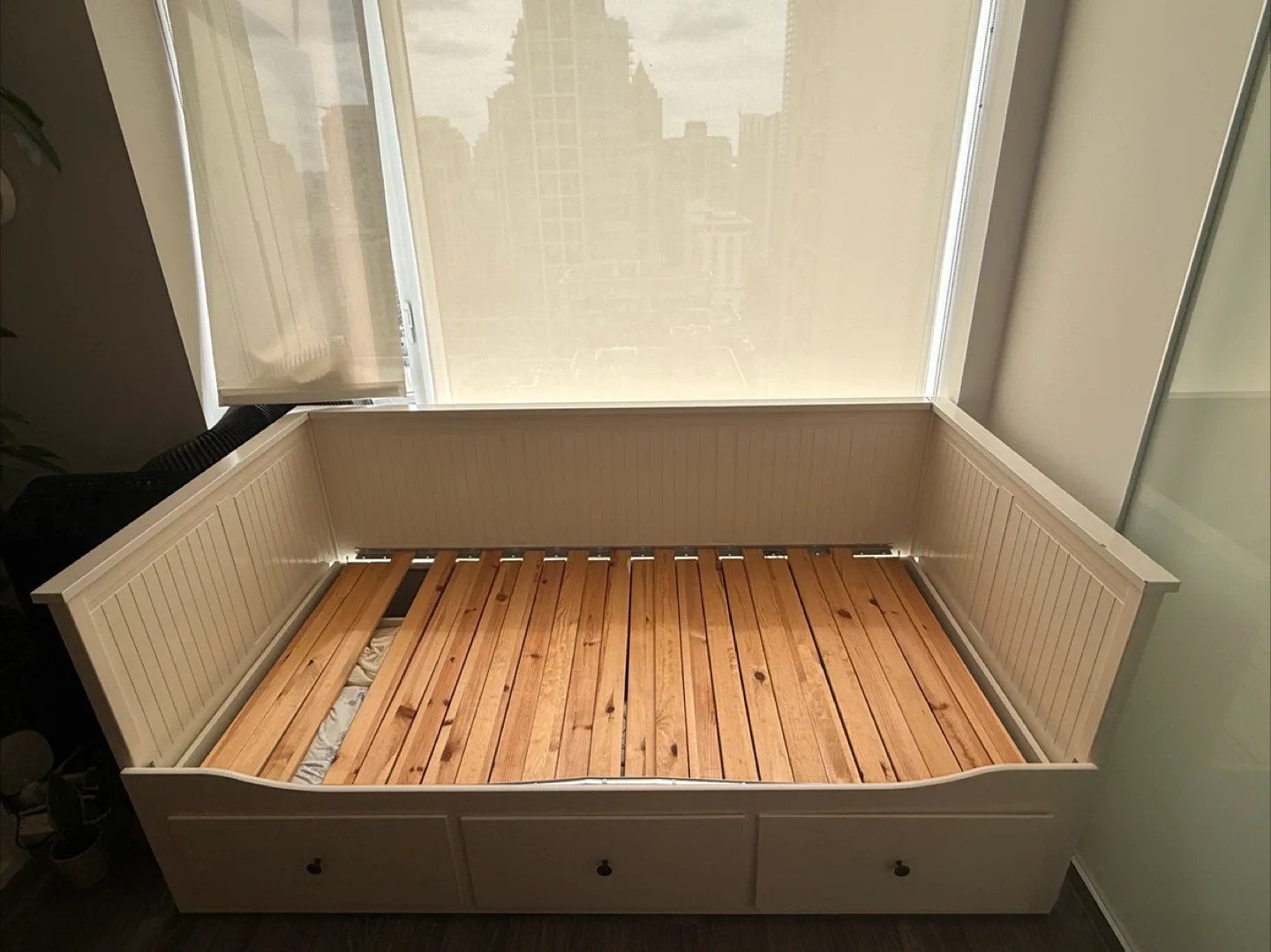 Ikea Hemnes Daybed Frame image indicator(2)