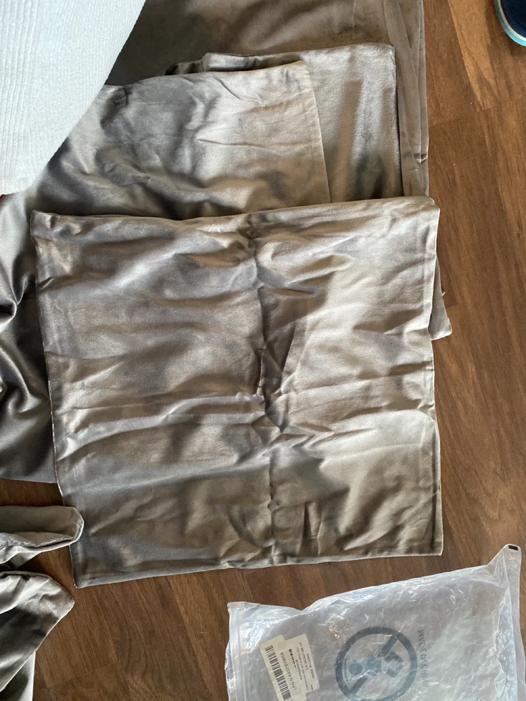 Set of 4 Silver Velvet Pillow Covers thumbnail